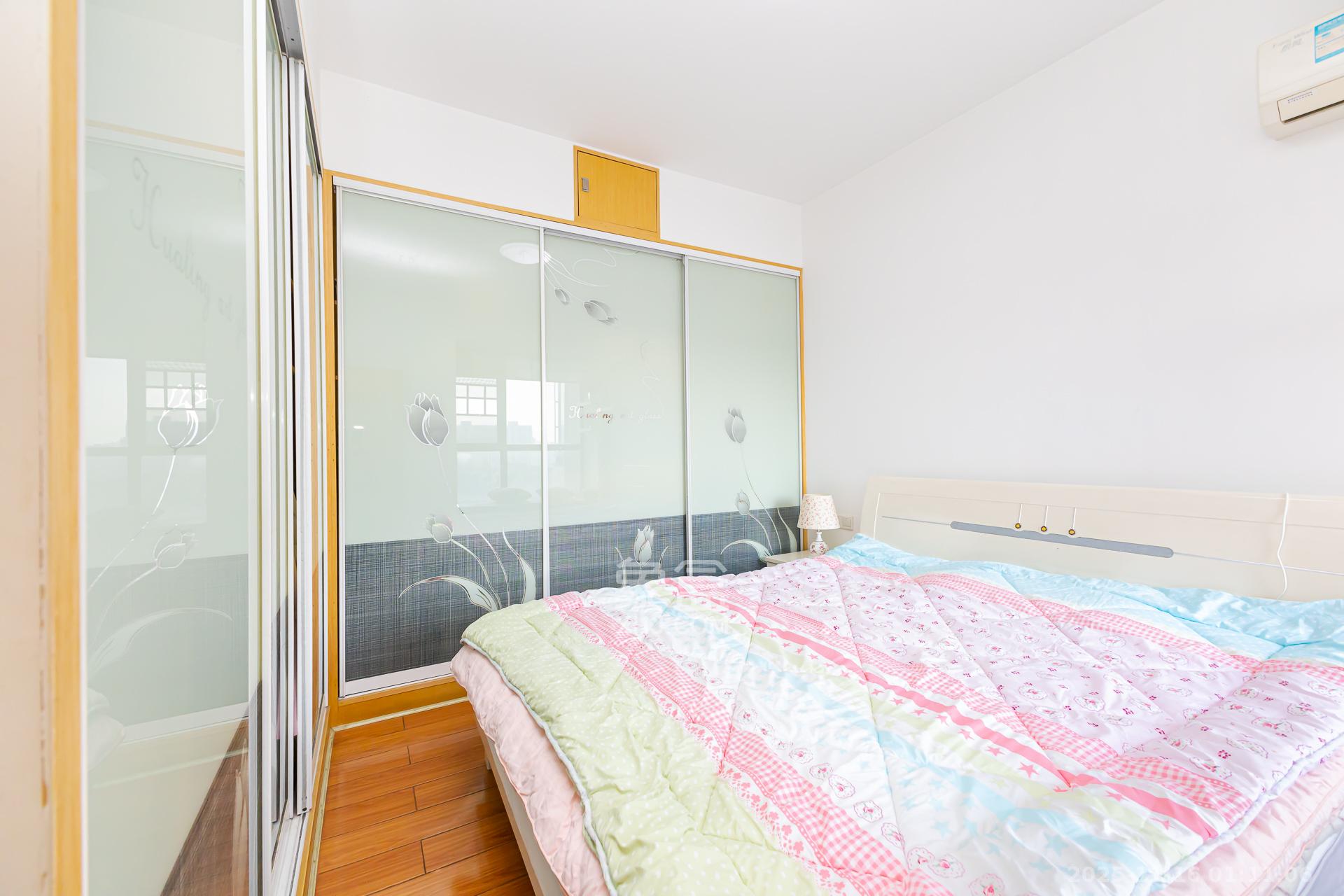 珠江东方明珠（新地东方明珠）一二期  2室2厅1卫    49.8万卧室