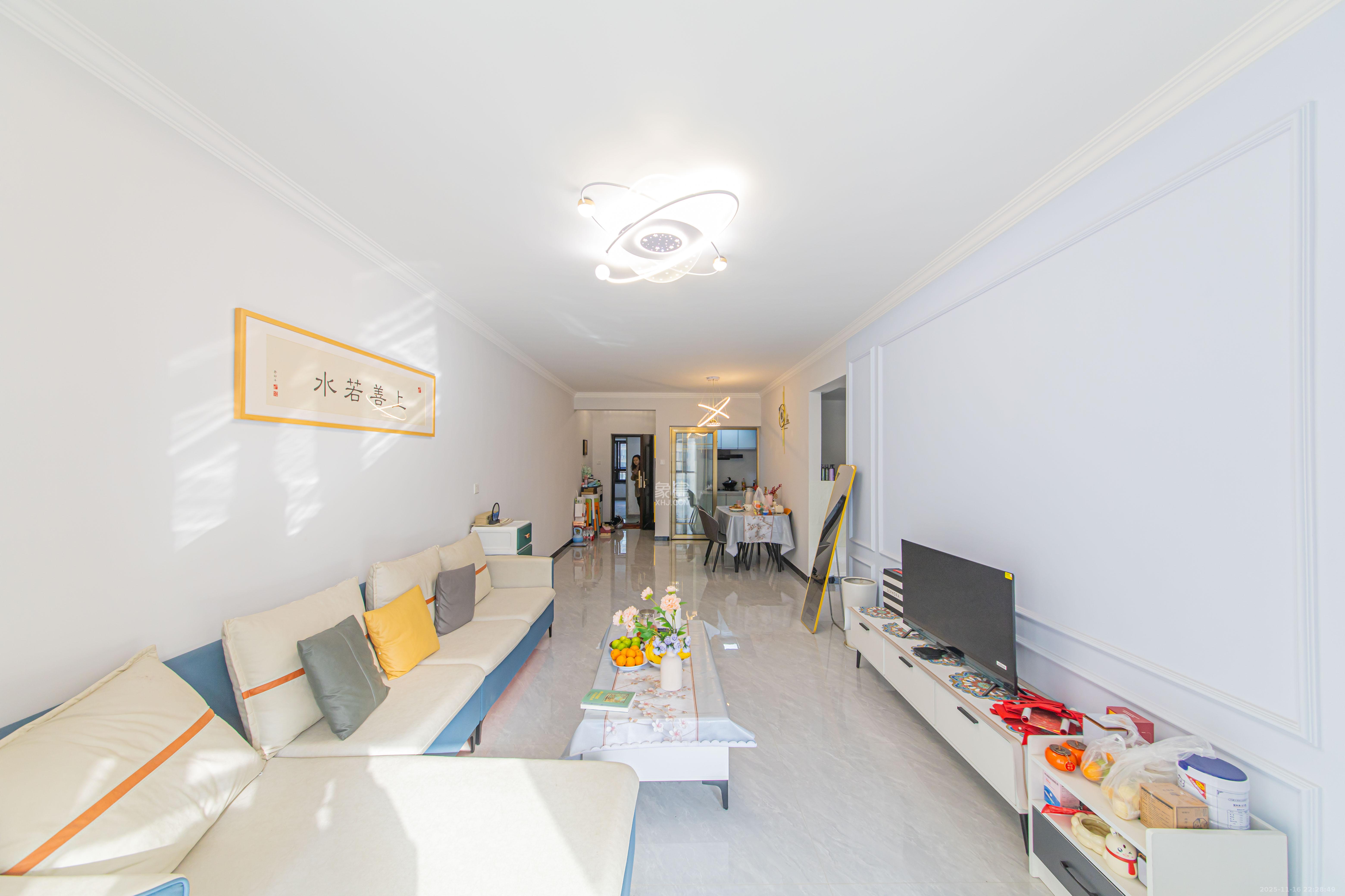 北辰中央公园DF区  3室2厅1卫    96.0万客厅