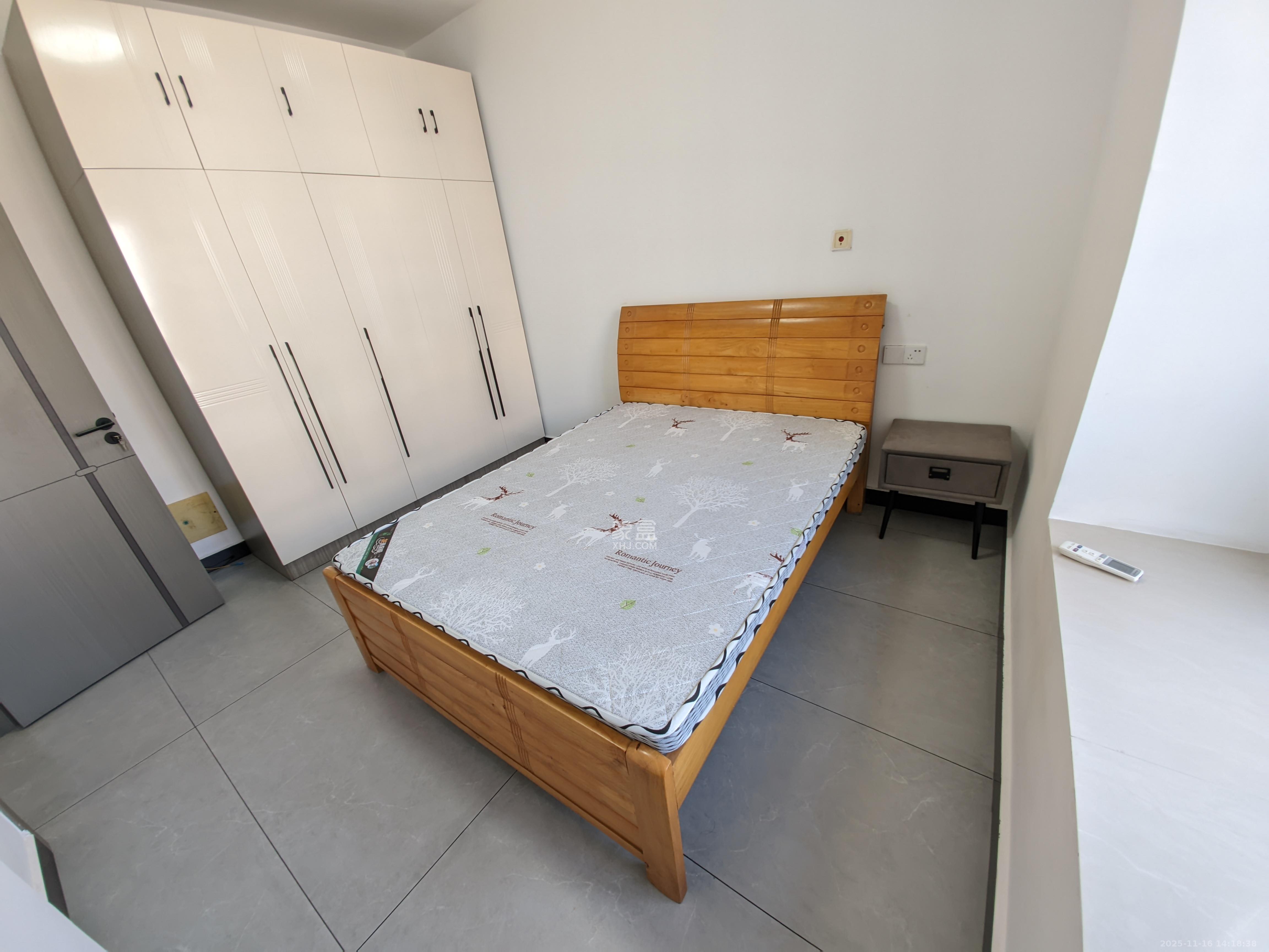 上河国际C区  1室1厅1卫    1800.0元/月室内图