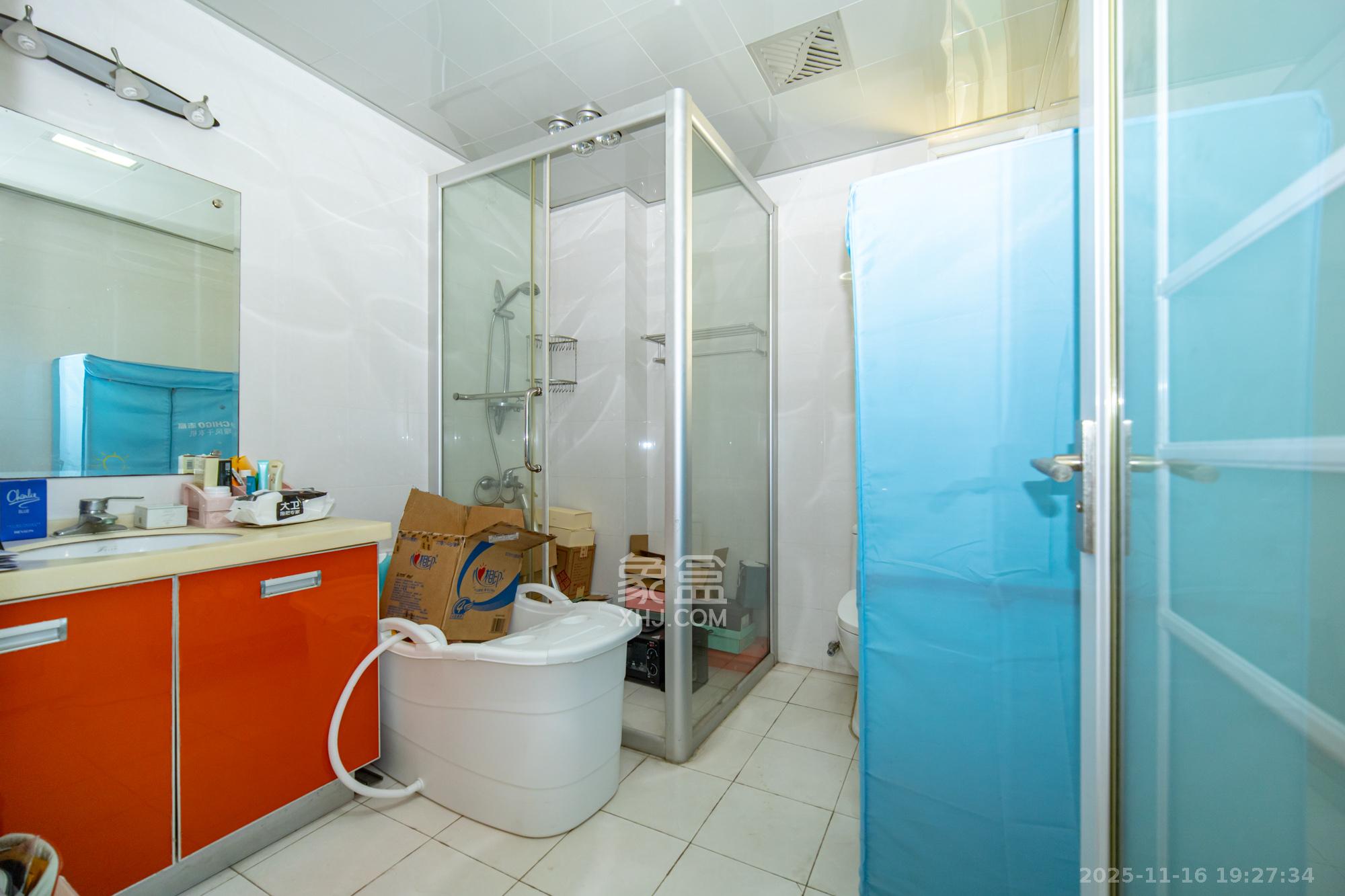 山水芙蓉国际新城 5室2厅2卫 68.0万 山水芙蓉国际新城 5室2厅2卫 68.0万卫生间