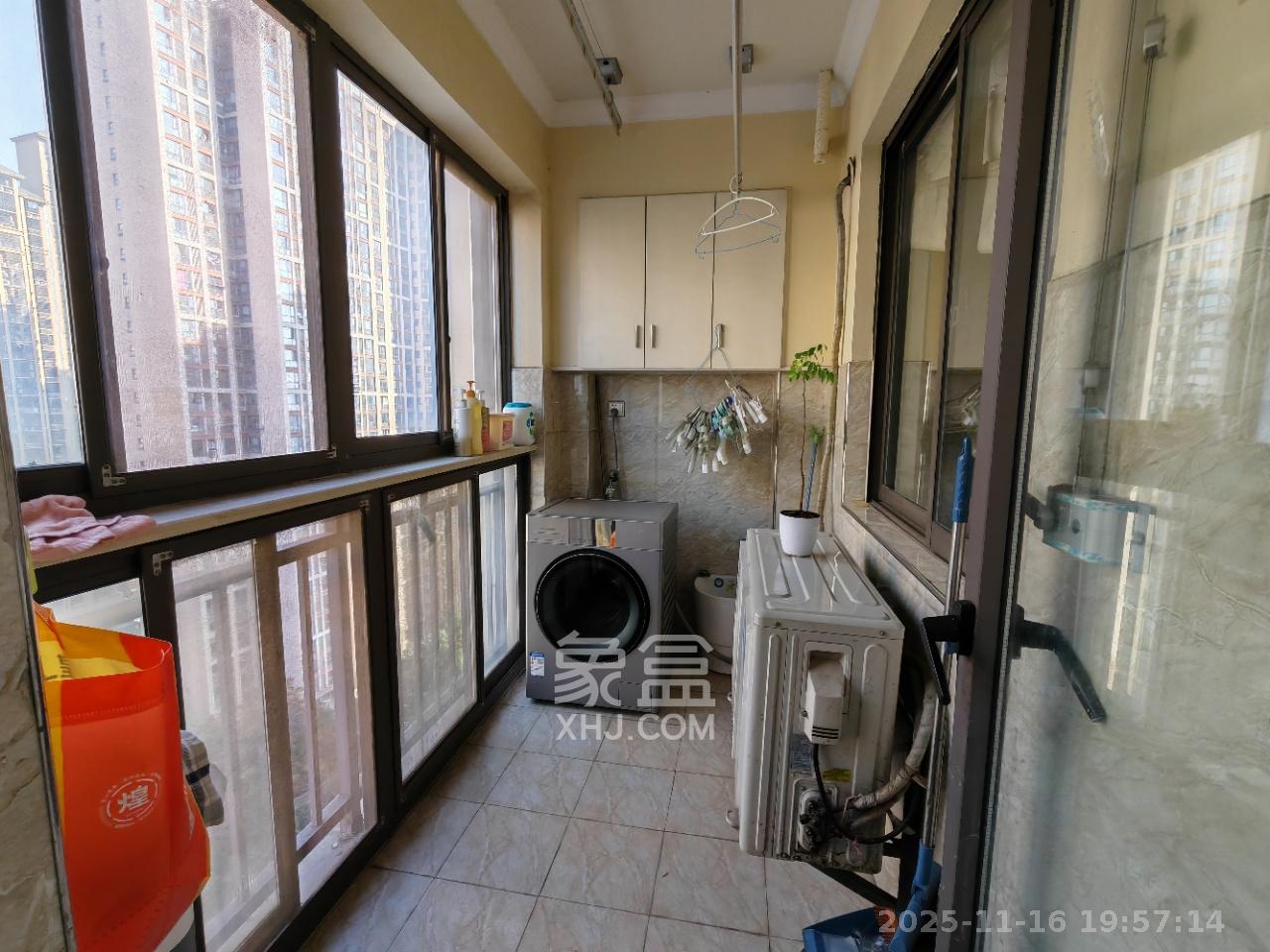 旭辉华庭  3室2厅1卫    2400.0元/月室内图