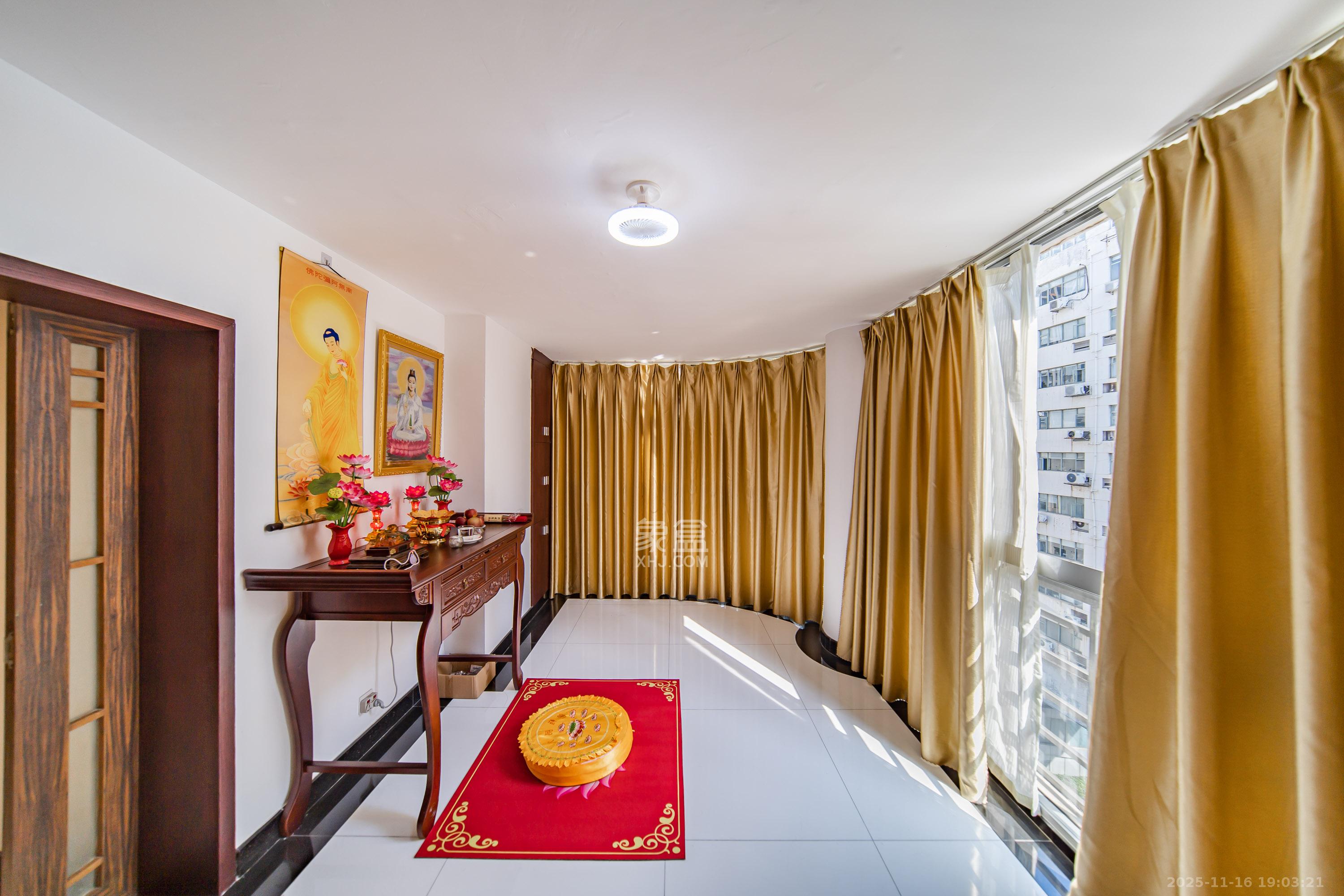 锦绣华天 4室2厅2卫 215.0万 锦绣华天 4室2厅2卫 215.0万卧室