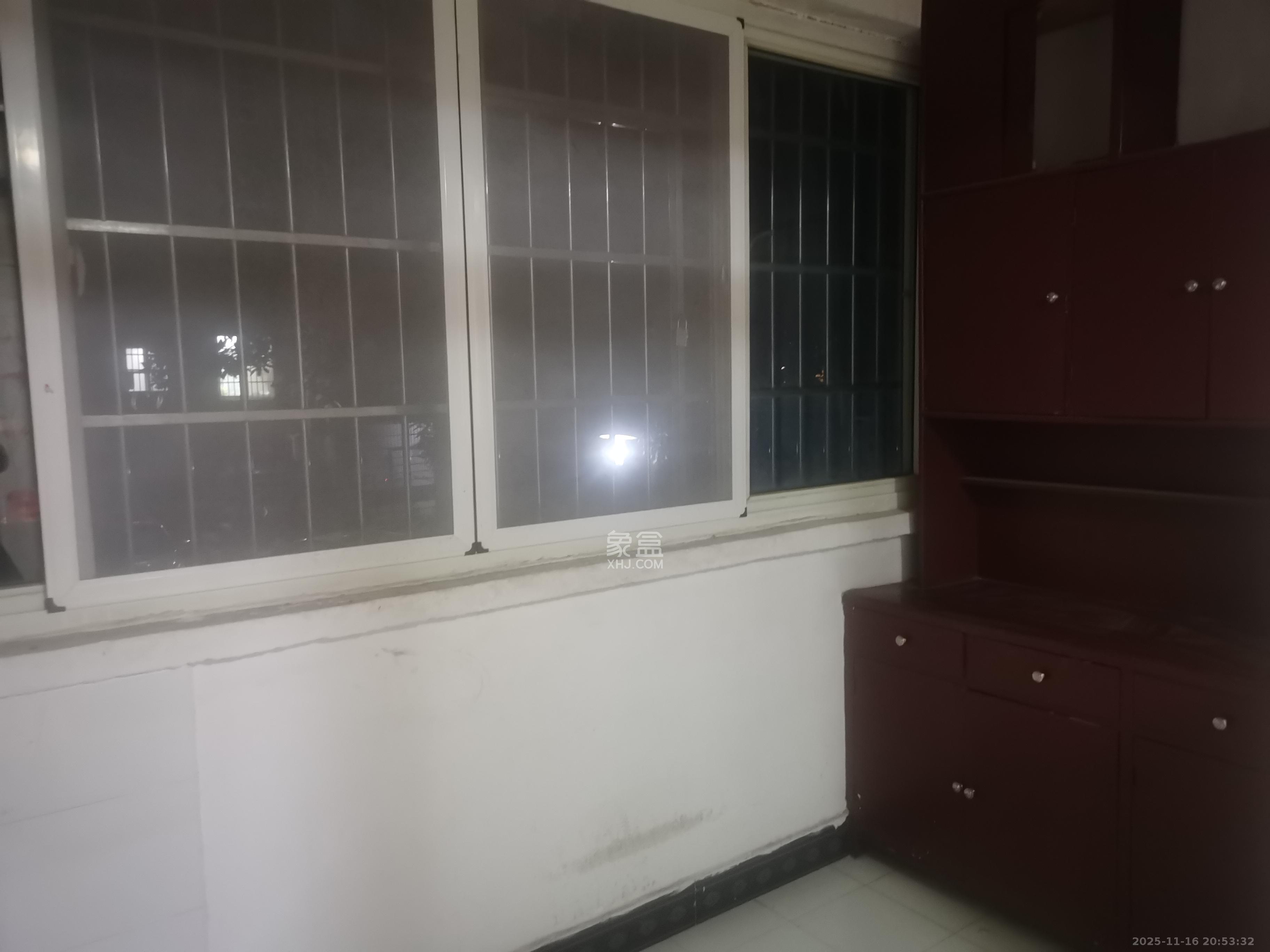 德润园  1室2厅1卫    1500.0元/月室内图