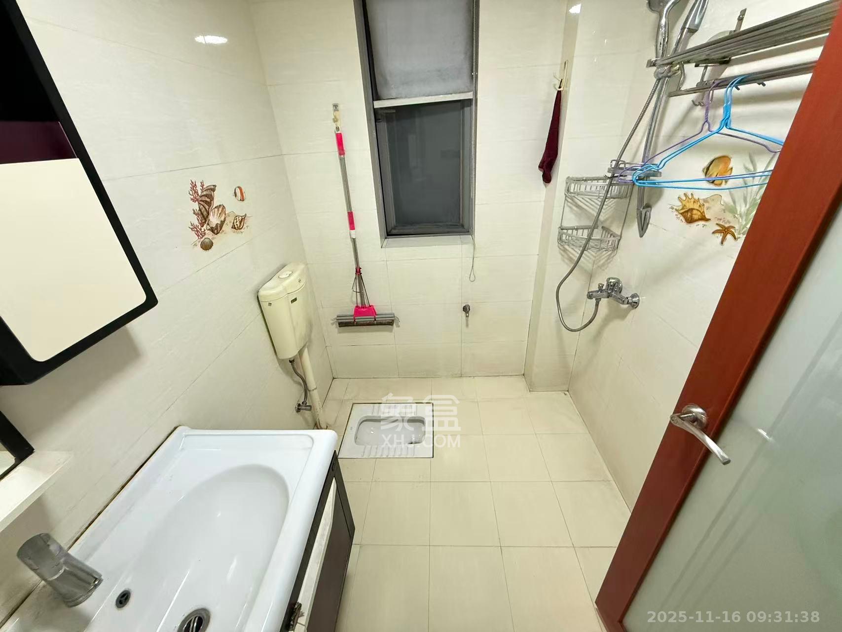 新城新世界一二三期  1室0厅1卫    2400.0元/月室内图