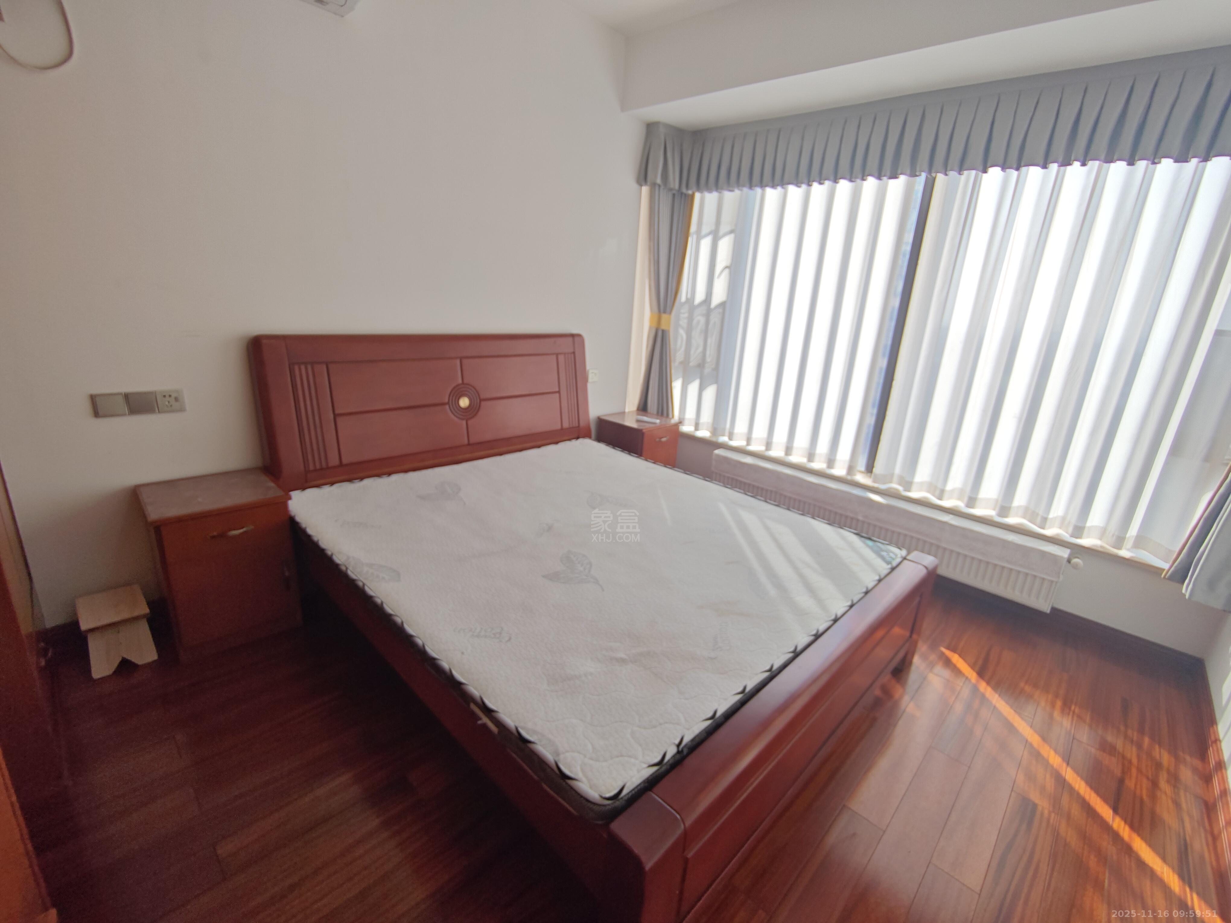 金轮翡翠名园  4室2厅2卫    2000.0元/月室内图