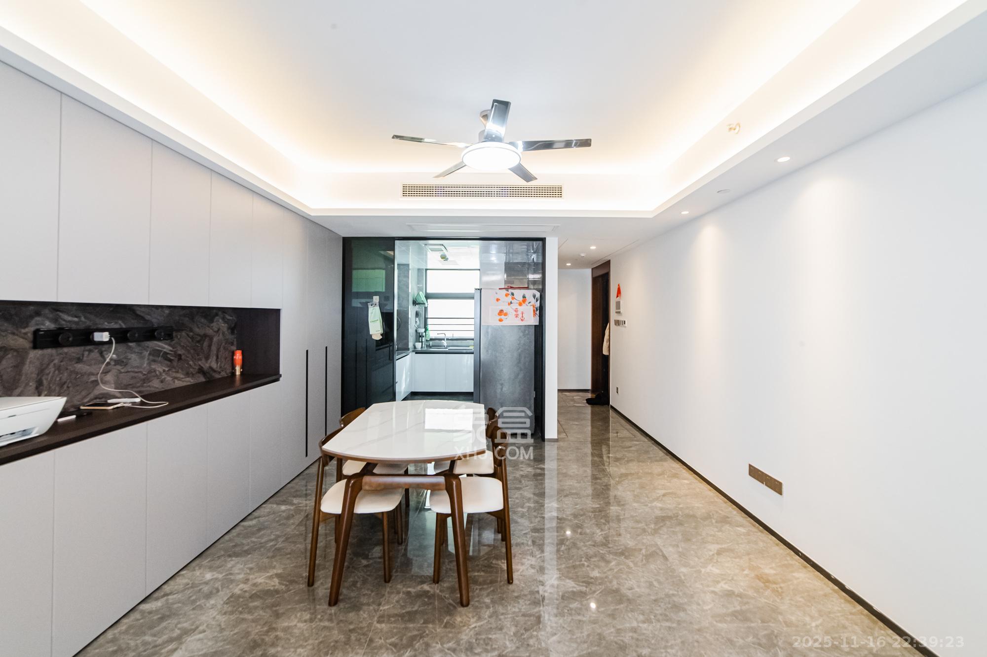 北辰瀚江府  4室2厅2卫    315.0万客厅