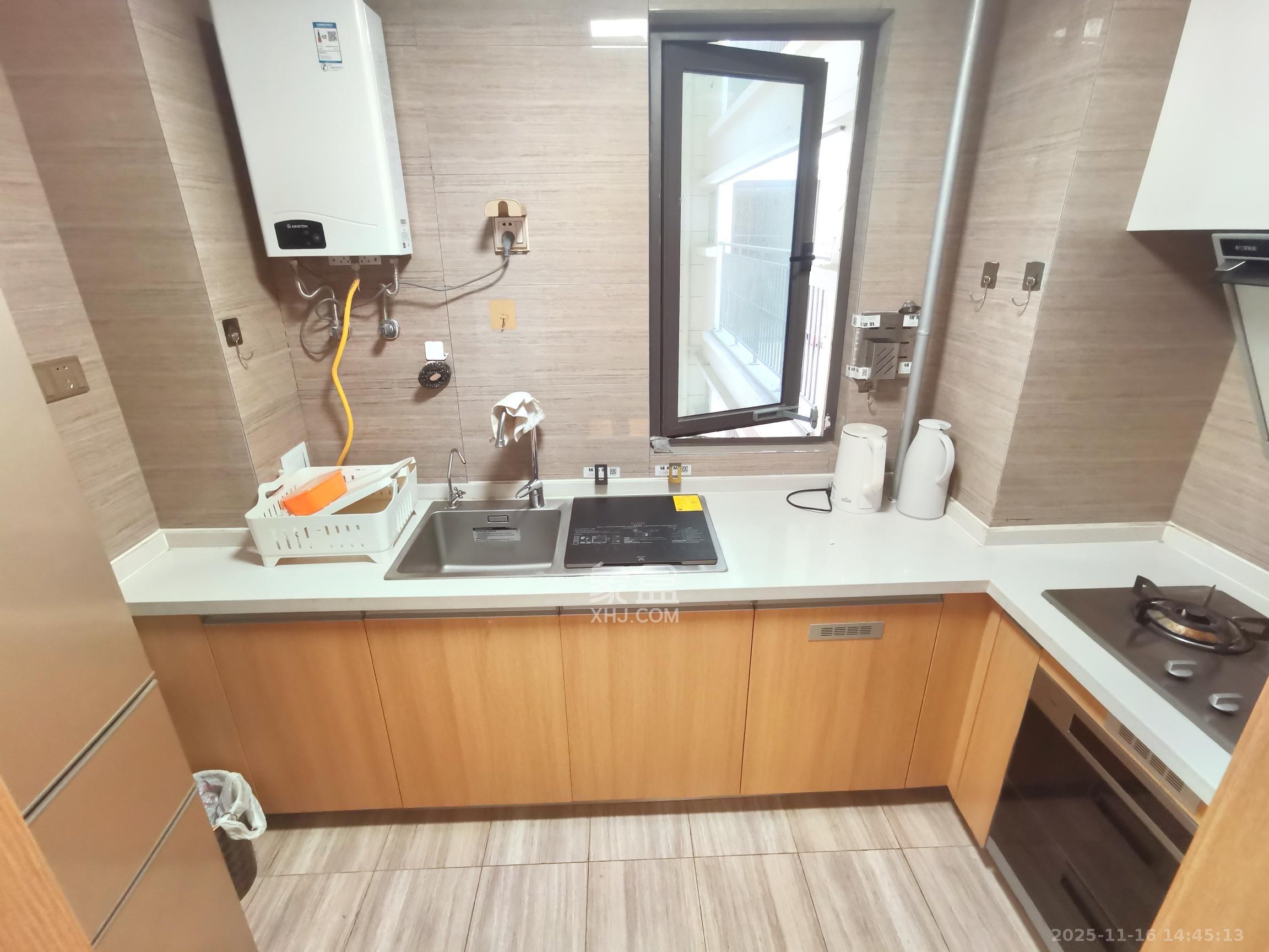 阳光城尚东湾蓝莓苑  3室1厅1卫    2500.0元/月室内图