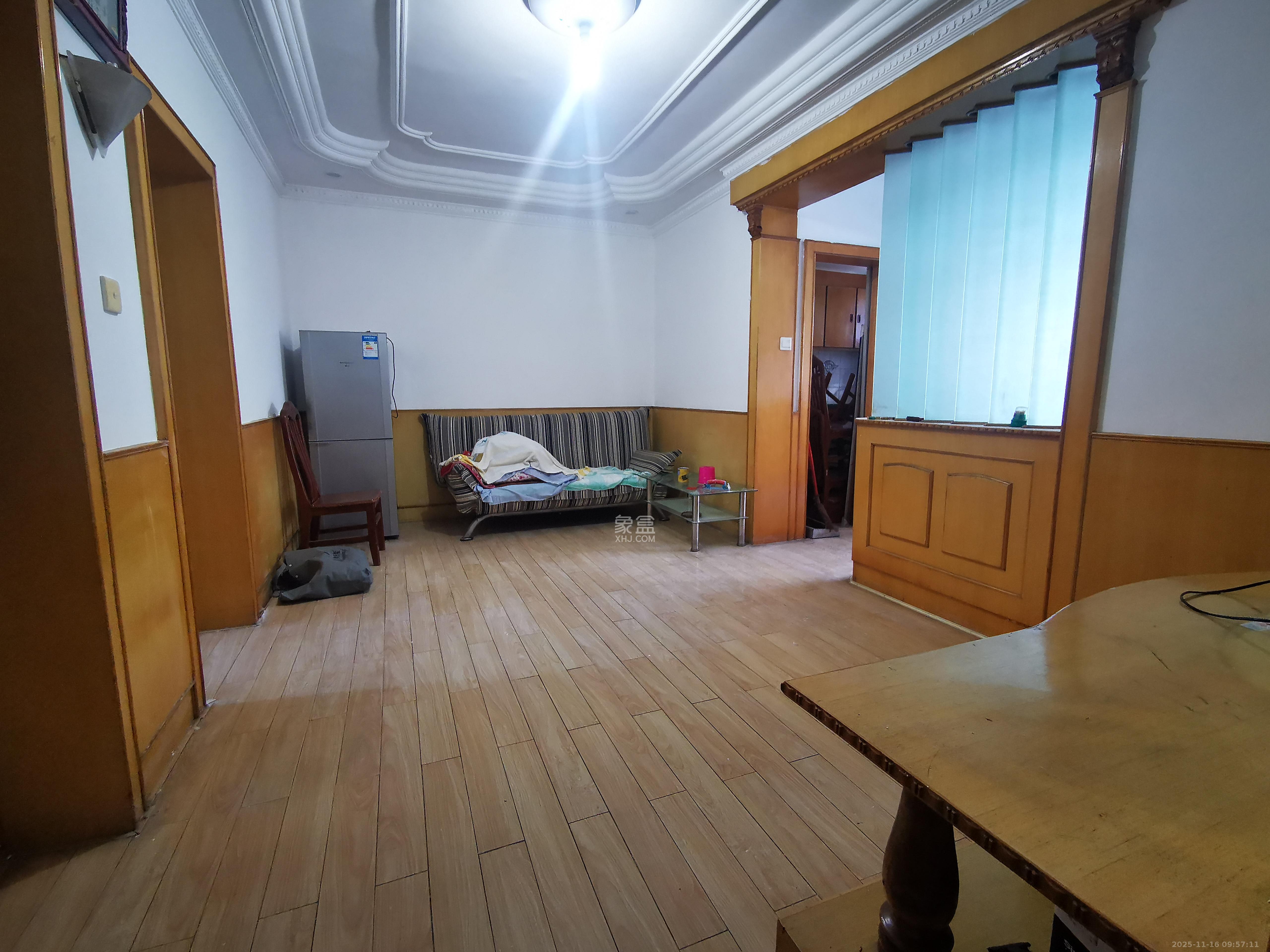 长岭水电八局宿舍 2室2厅1卫 1500.0元/月 长岭水电八局宿舍 2室2厅1卫 1500.0元/月室内图