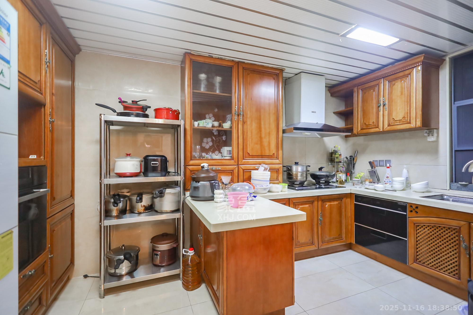 西山汇景一、二期 4室2厅2卫 356.0万 西山汇景一、二期 4室2厅2卫 356.0万厨房