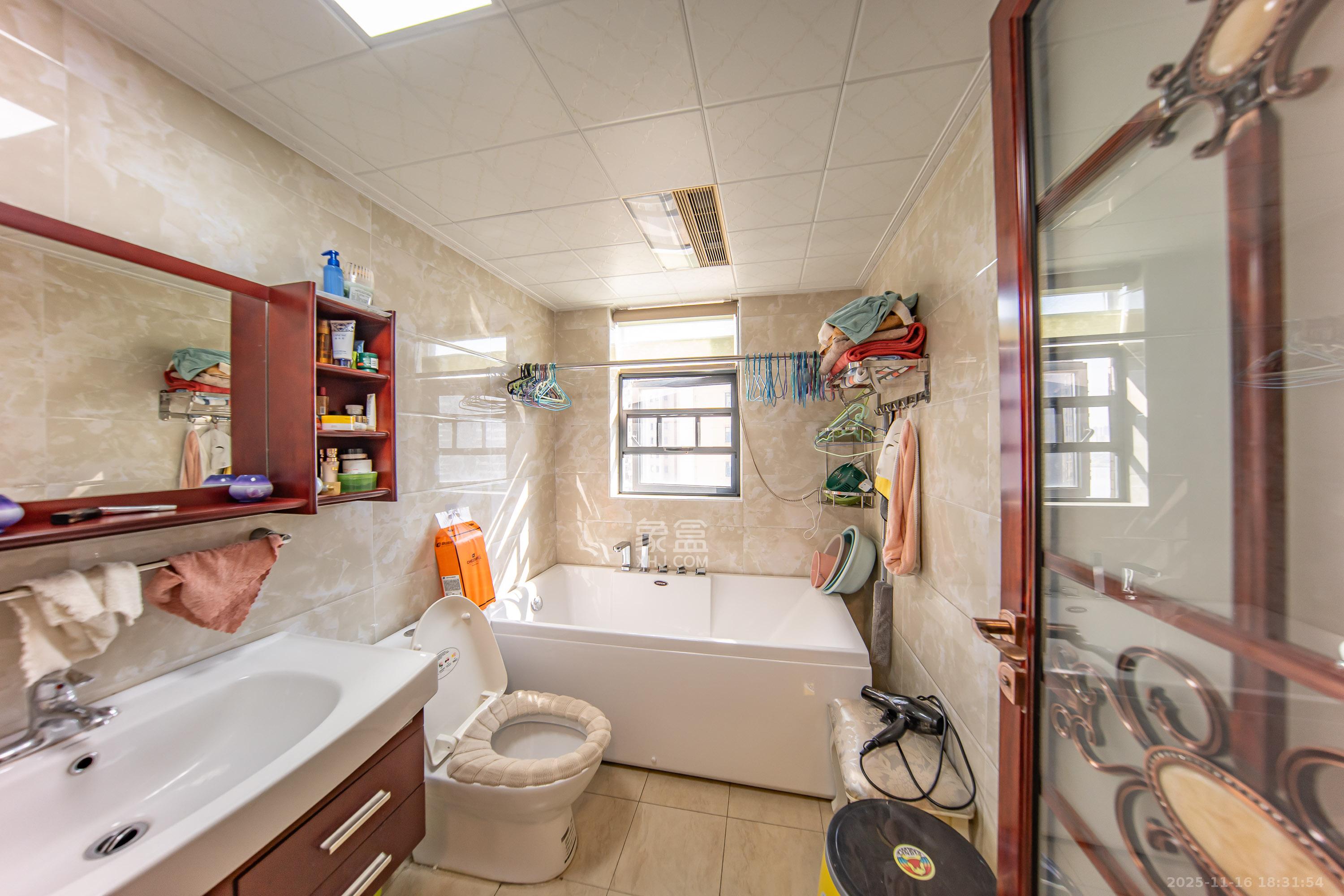 湘熙水郡(观澜海赋家园) 4室2厅2卫 170.0万 湘熙水郡(观澜海赋家园) 4室2厅2卫 170.0万卫生间