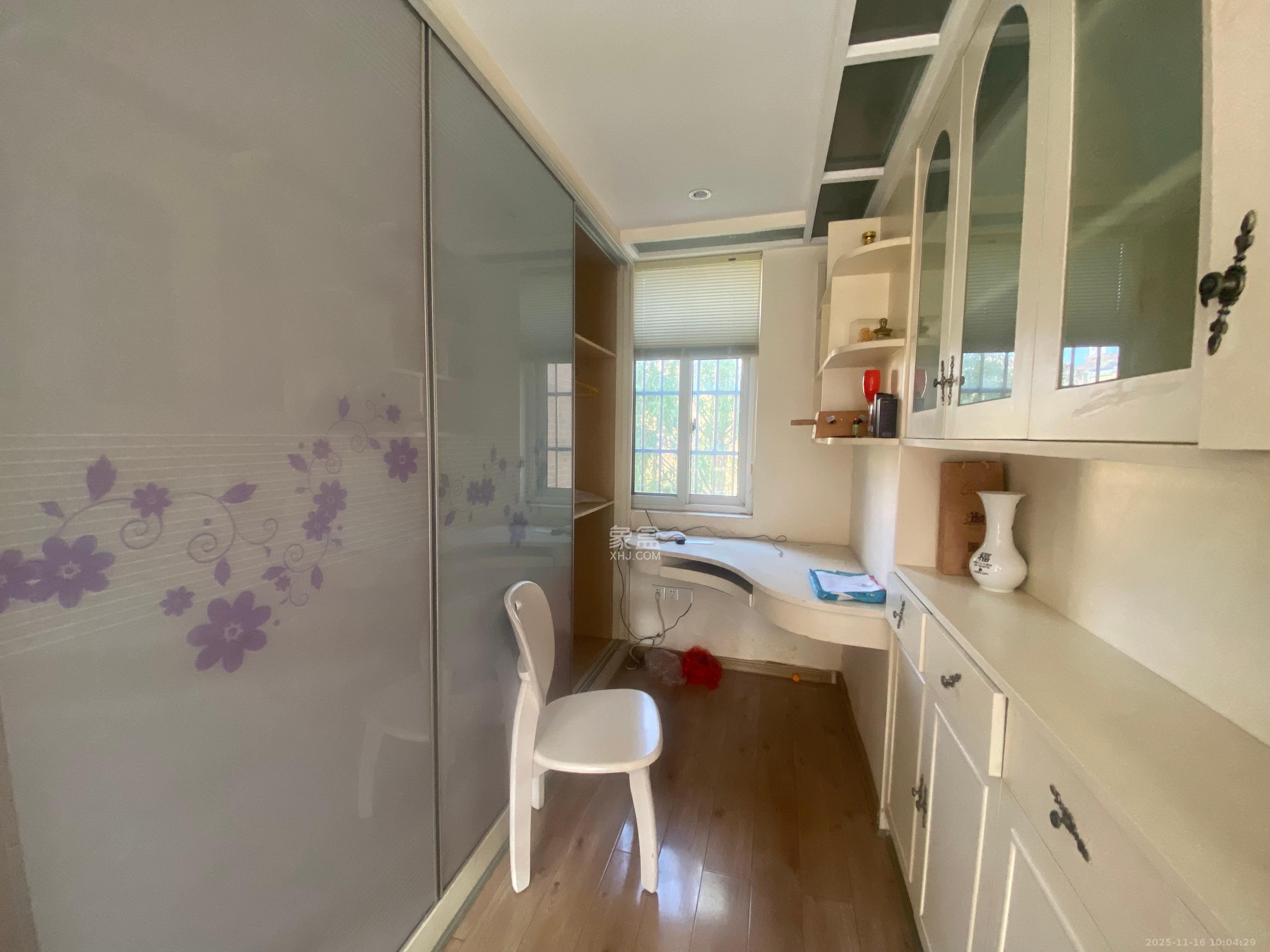 山水湾  3室2厅2卫    2200.0元/月室内图