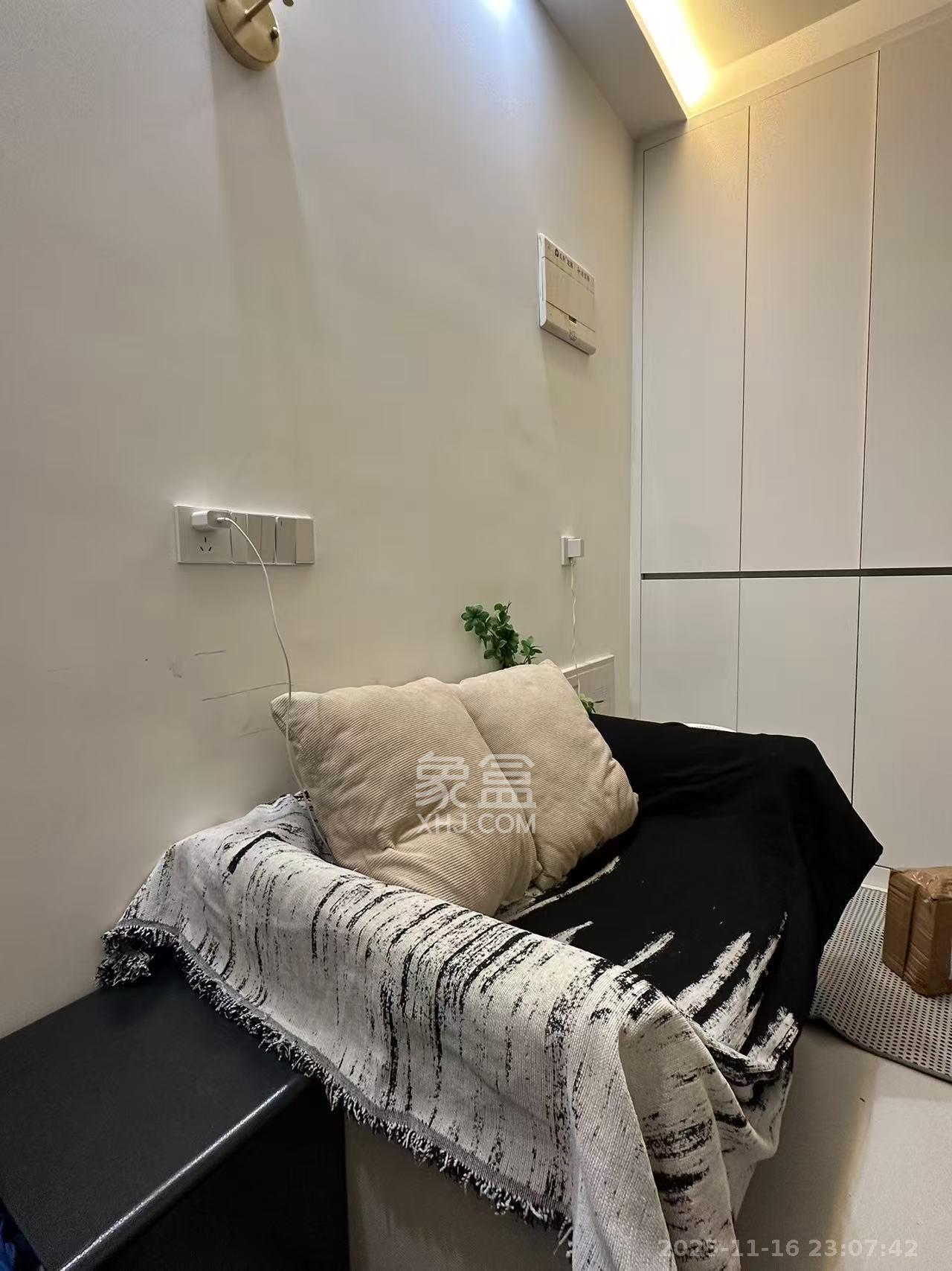 保利天禧EF区  1室1厅1卫    1600.0元/月室内图1