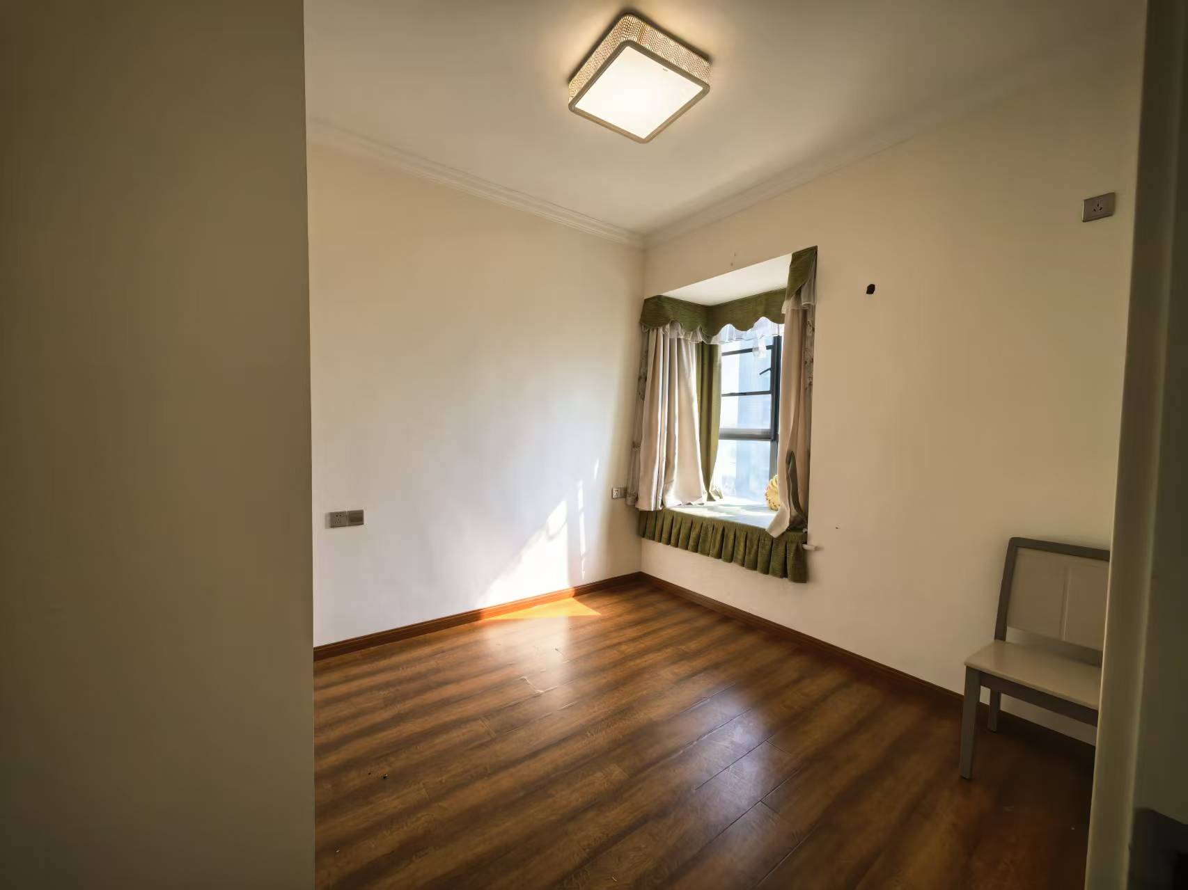 宏天绿城 3室2厅1卫 63.8万 宏天绿城 3室2厅1卫 63.8万客厅