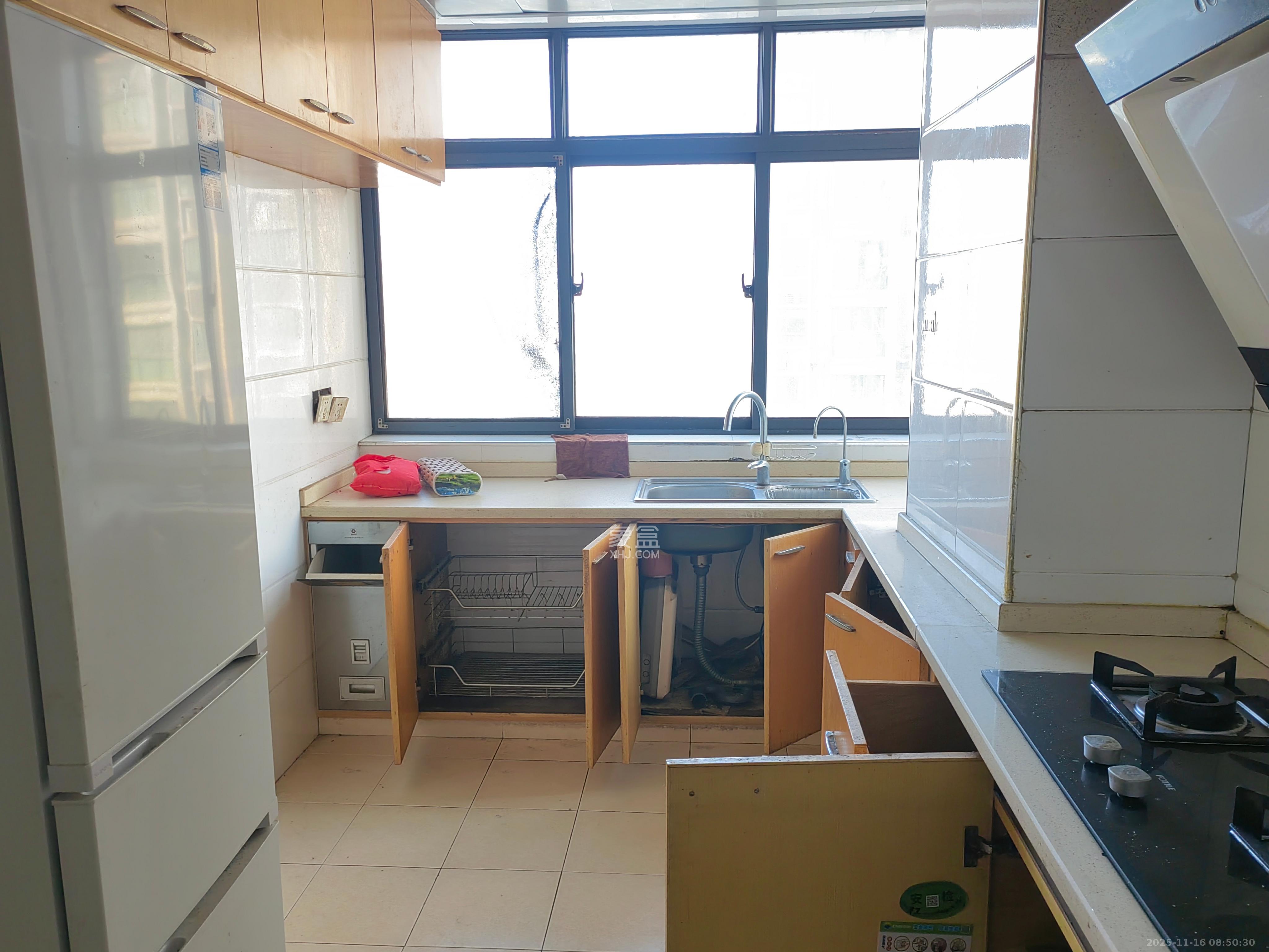 锦湘国际星城三期（锦绣苑）  3室2厅2卫    2500.0元/月室内图