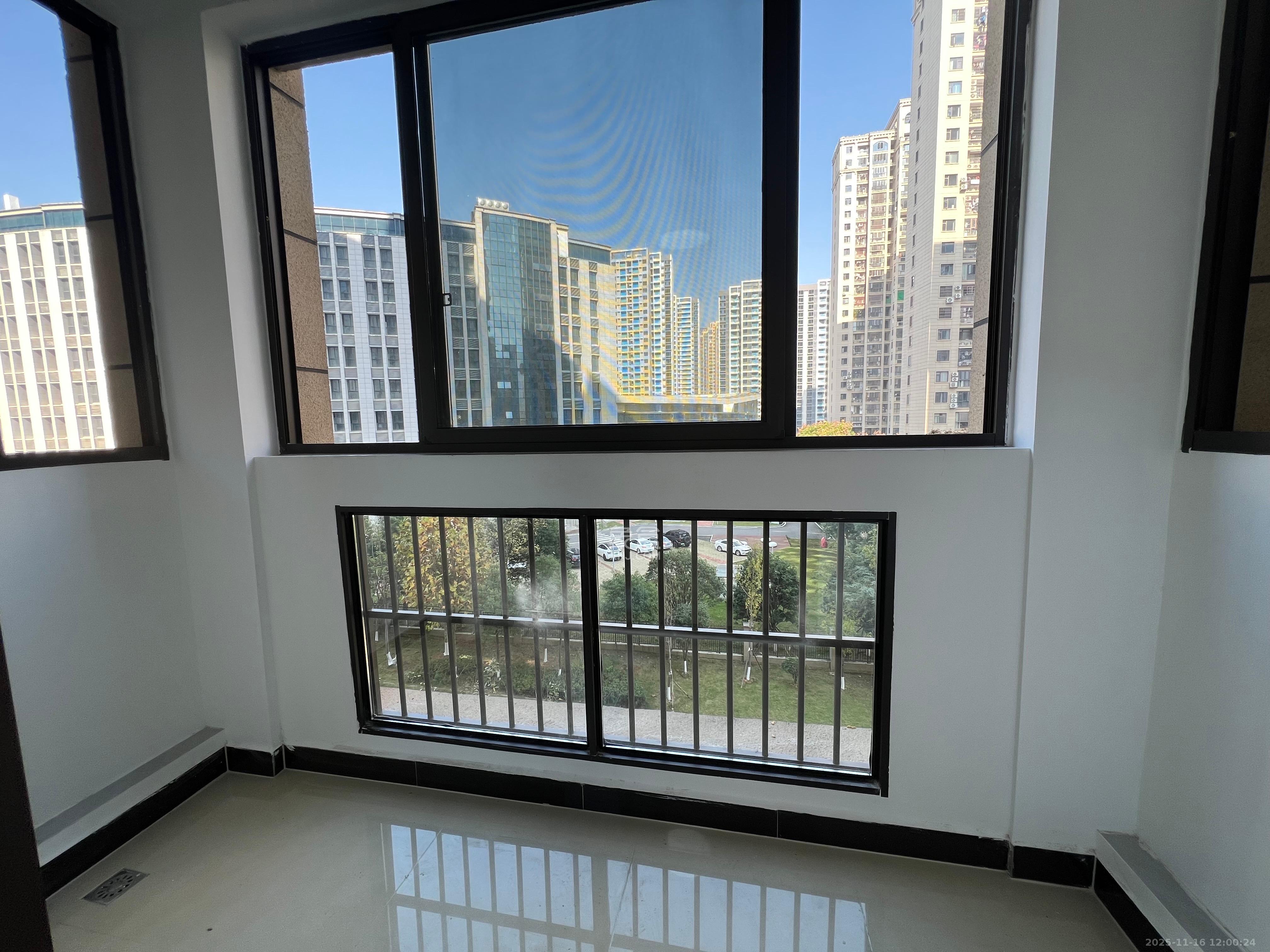 阳光丽城二期  4室2厅2卫    3500.0元/月室内图