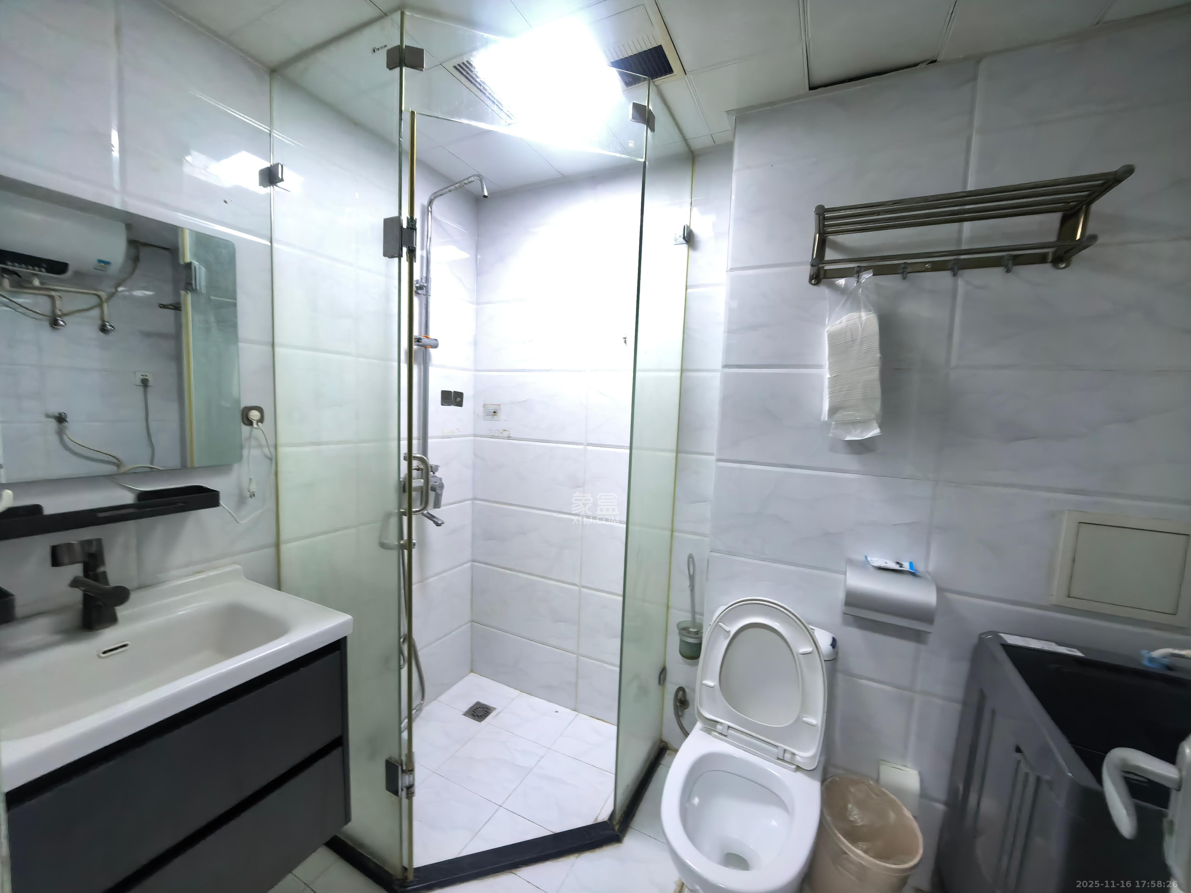 京武浪琴山一、二期  1室1厅1卫    1900.0元/月室内图