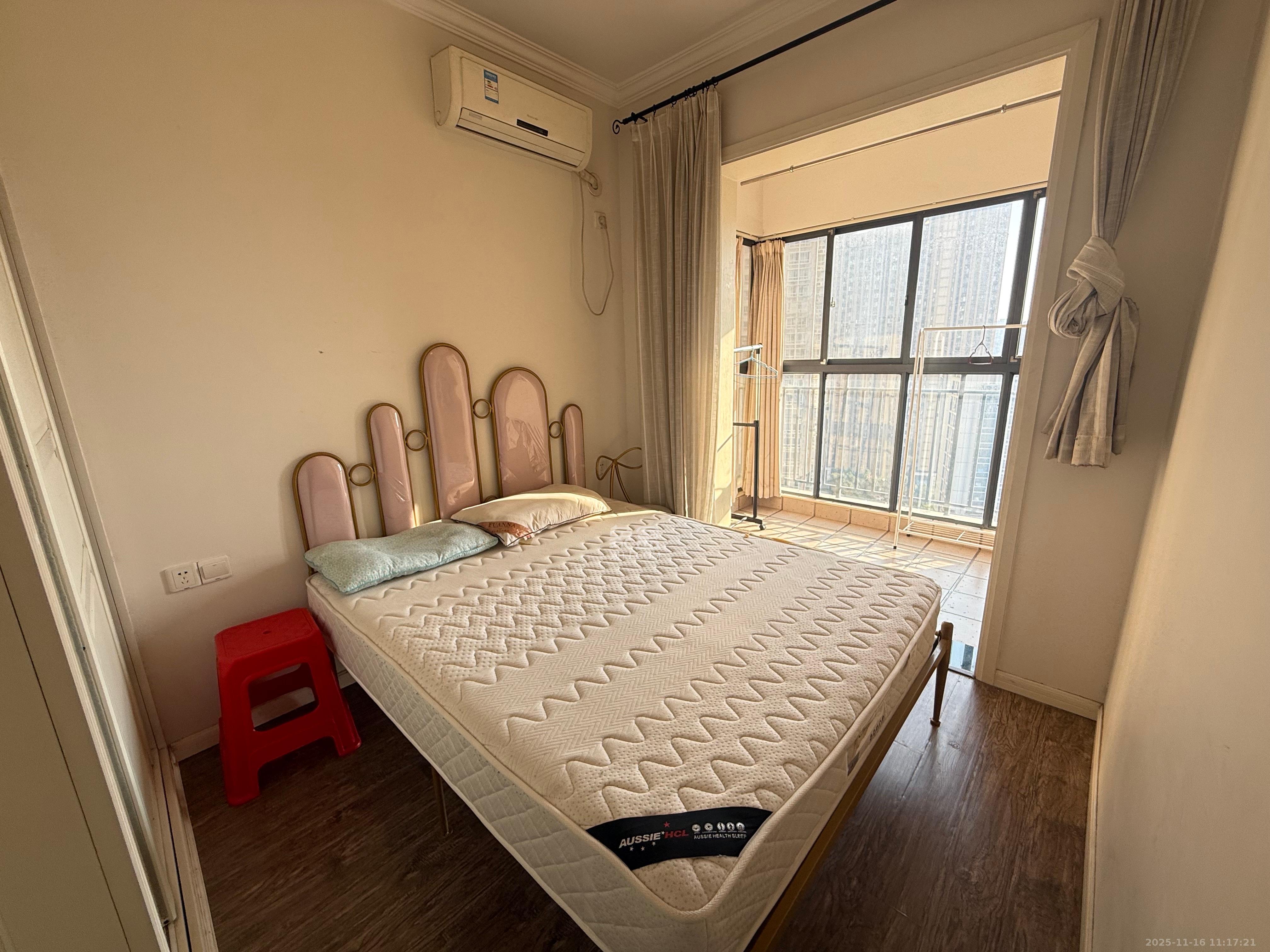 泊爱蓝湾 1室2厅2卫 2400.0元/月 泊爱蓝湾 1室2厅2卫 2400.0元/月室内图