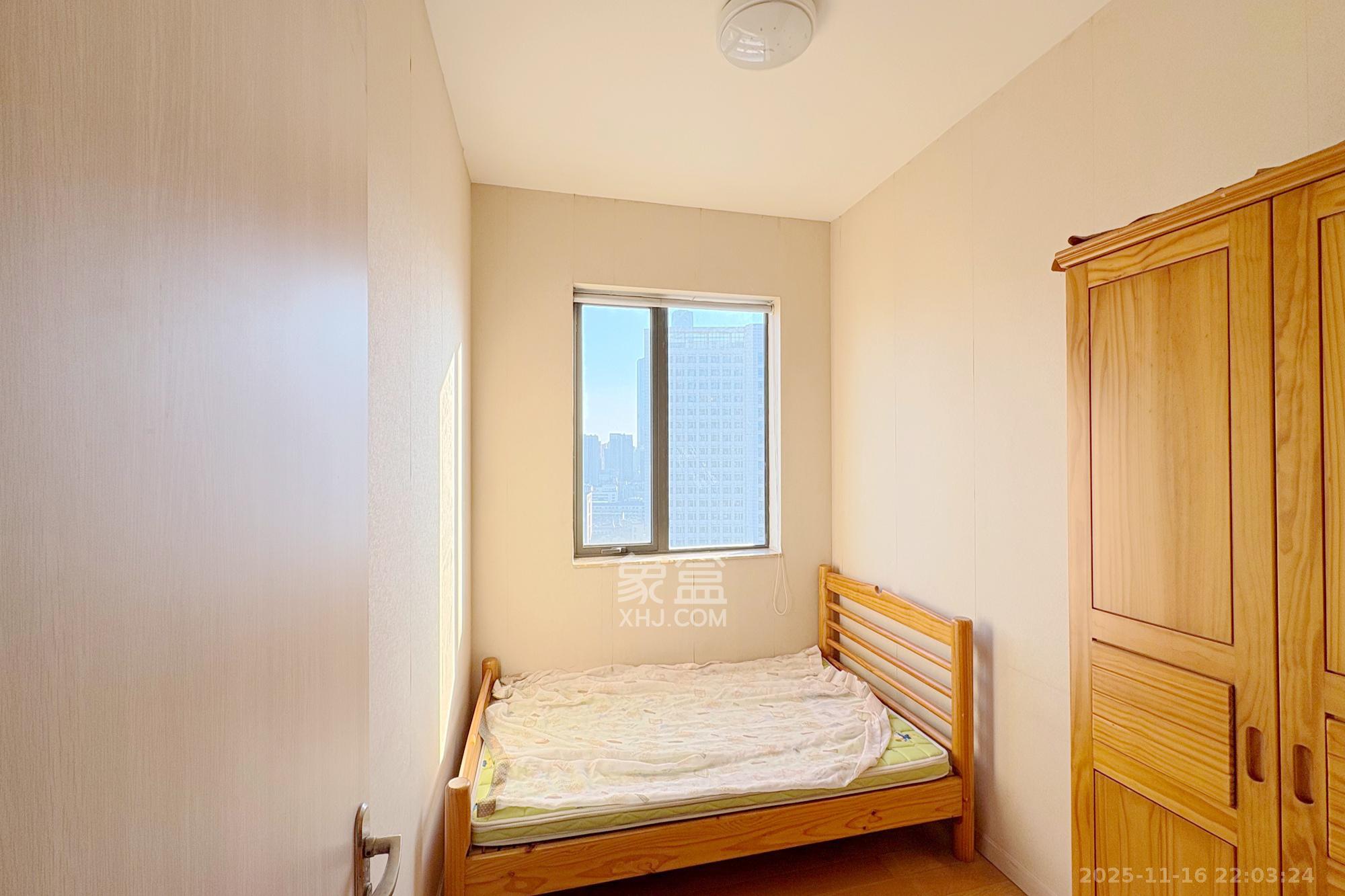 盛世美居荷园  3室2厅1卫    110.0万卧室