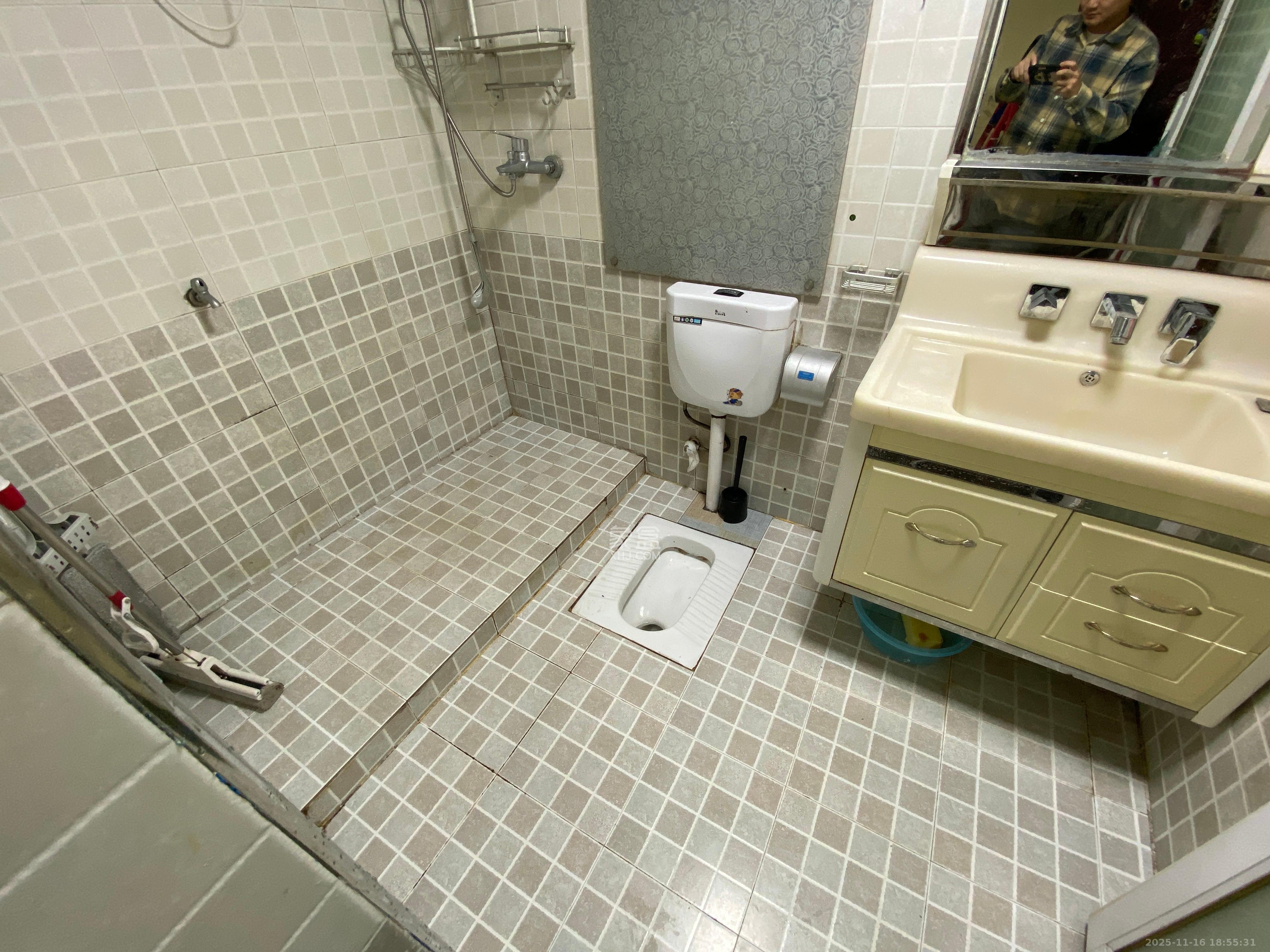 钱隆樽品(一、二、三期)  2室1厅1卫    1800.0元/月室内图