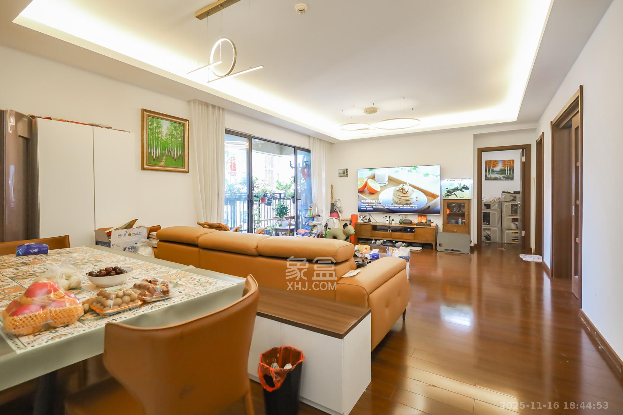 万科里金域国际 4室2厅2卫 220.0万 万科里金域国际 4室2厅2卫 220.0万客厅