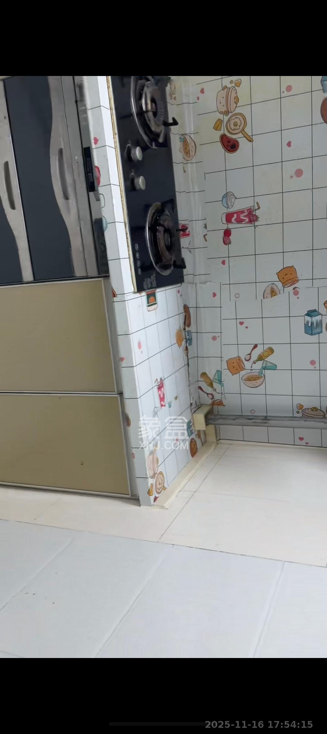 鼎丰前城  1室2厅1卫    2100.0元/月室内图