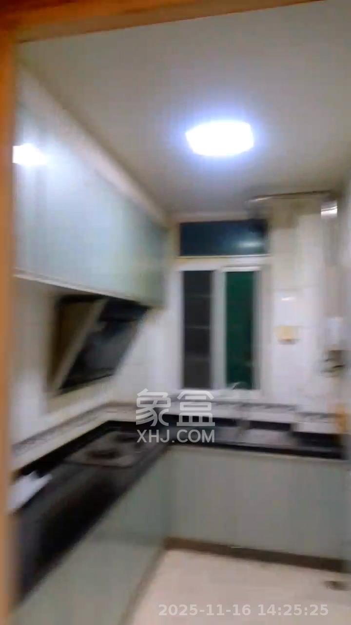 咸嘉花园  1室2厅1卫    2000.0元/月室内图