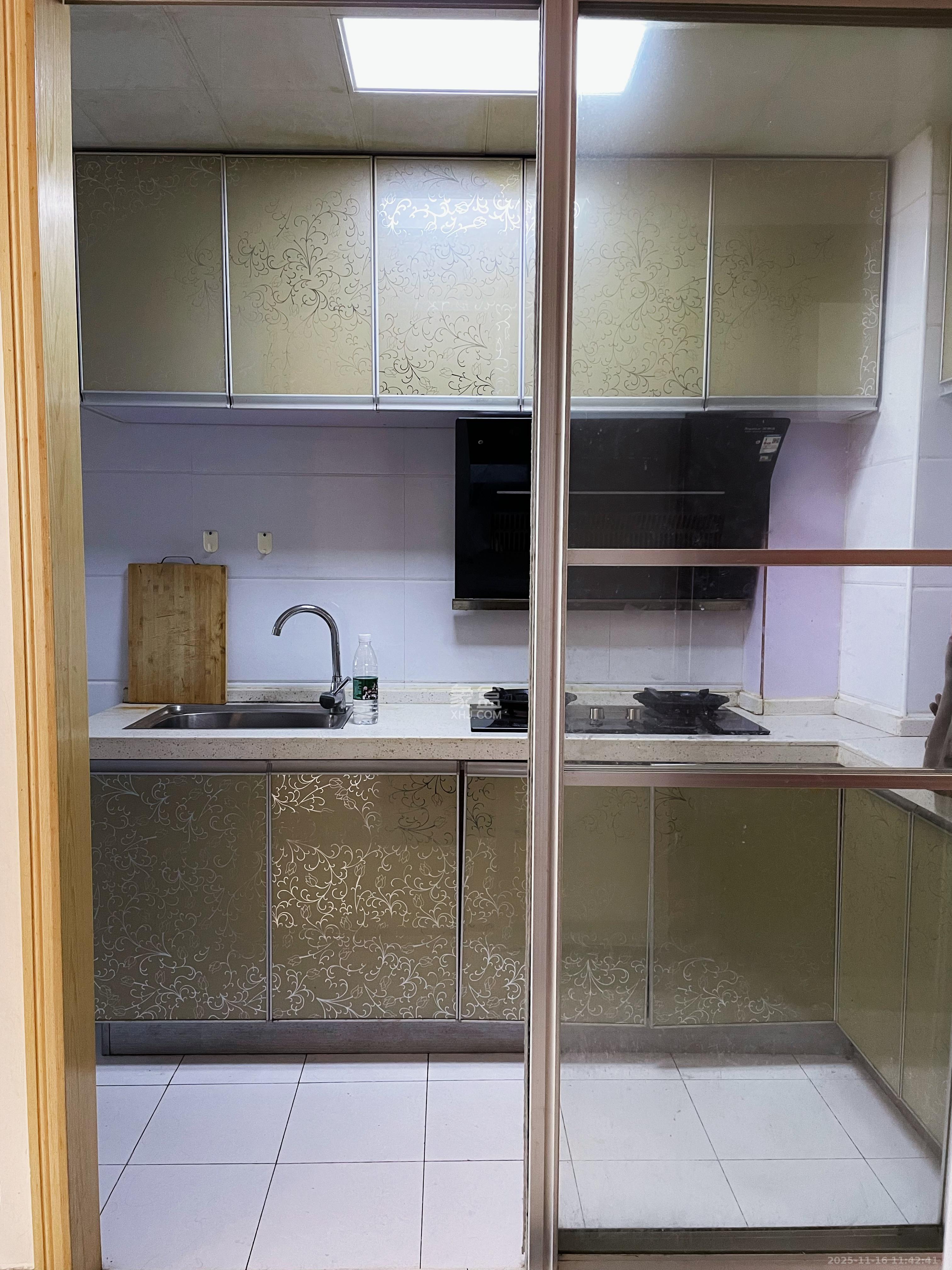 东怡外国（南湖一号)  1室1厅1卫    2000.0元/月室内图