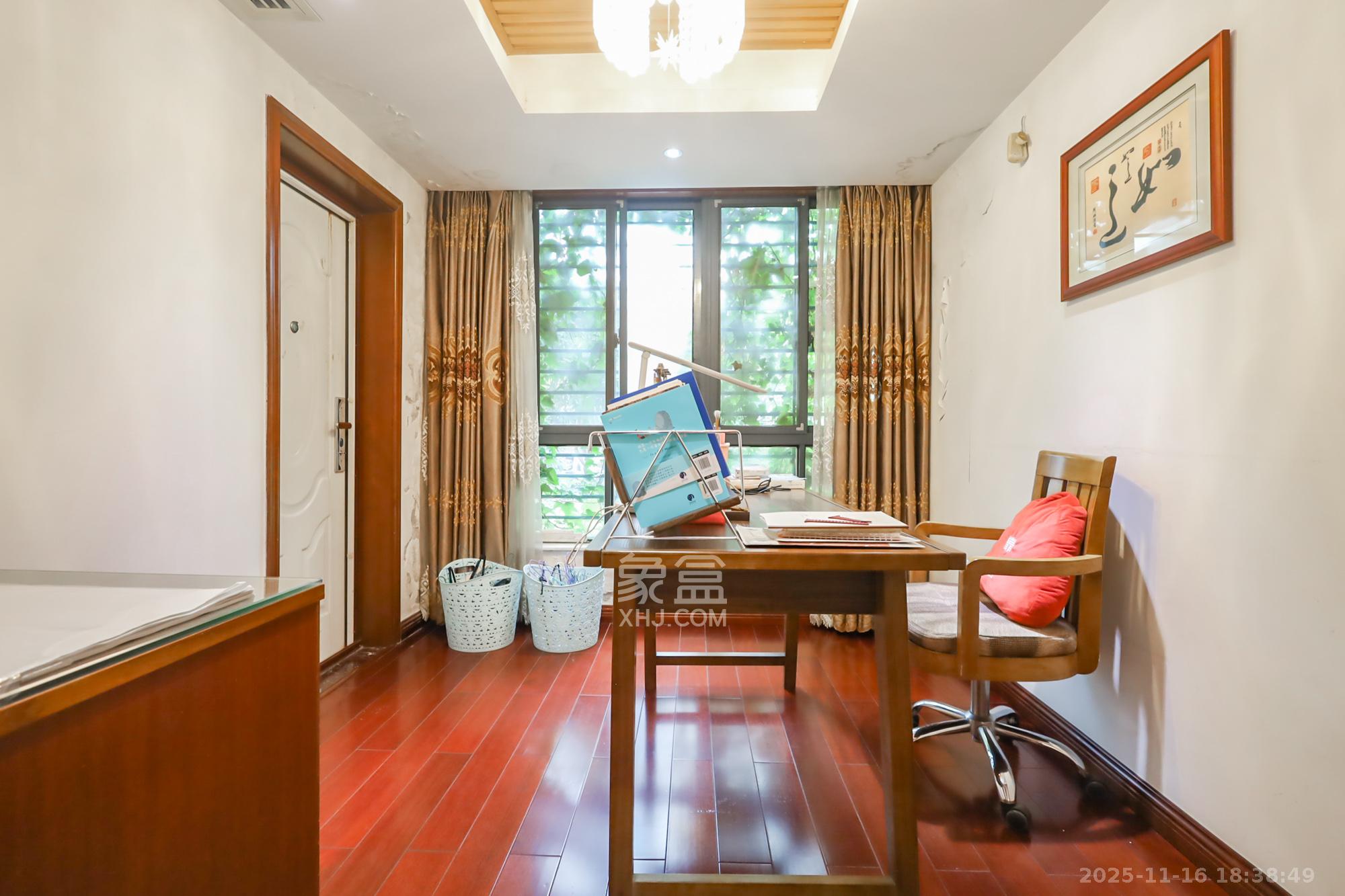 西山汇景一、二期  4室2厅2卫    356.0万卧室