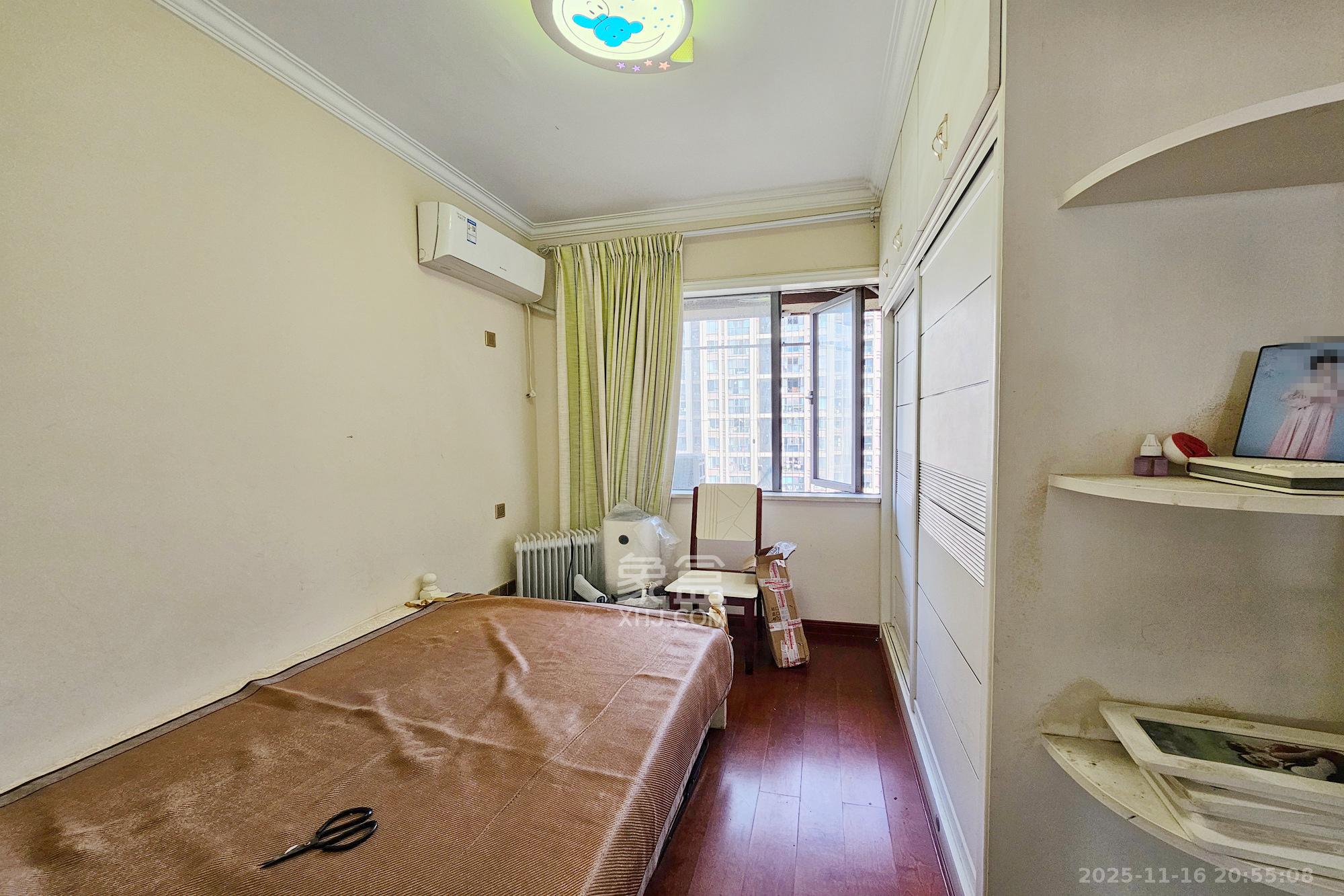 嘉宇盛世华章  3室2厅2卫    100.0万卧室