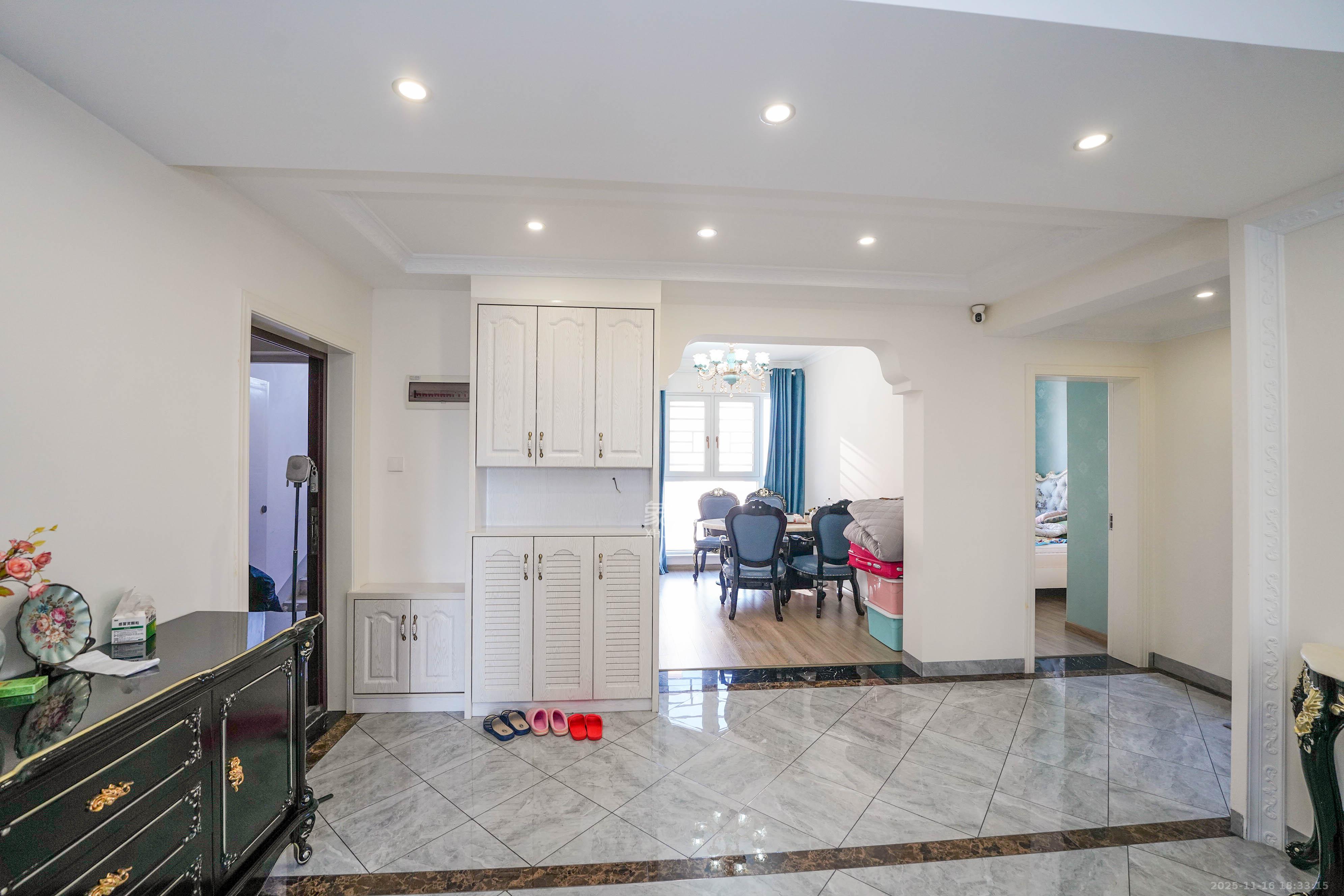 绿地新都会 1室0厅0卫 120.0万 绿地新都会 1室0厅0卫 120.0万客厅