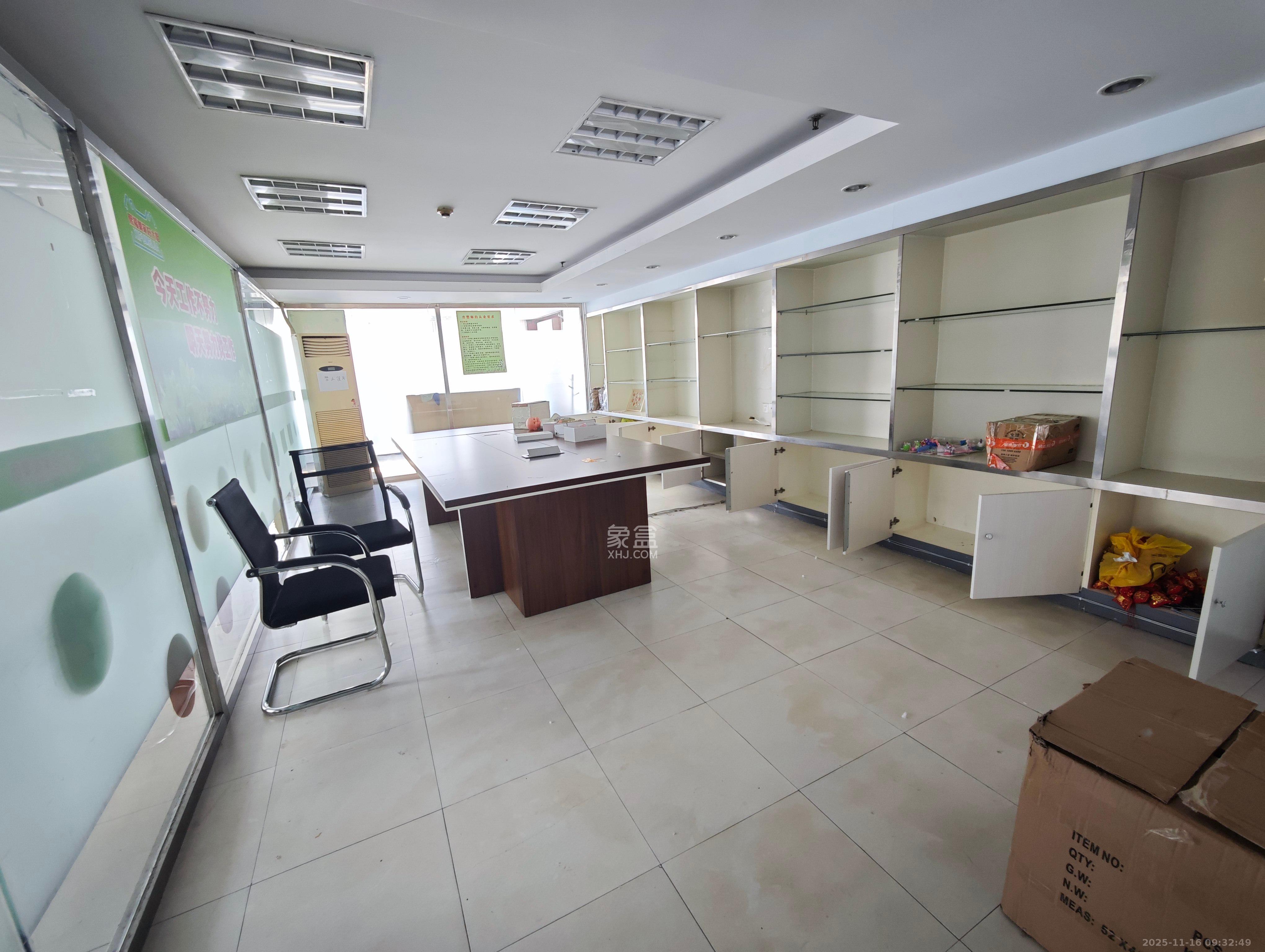 新富城   418.0㎡      12000.0元/月室内图