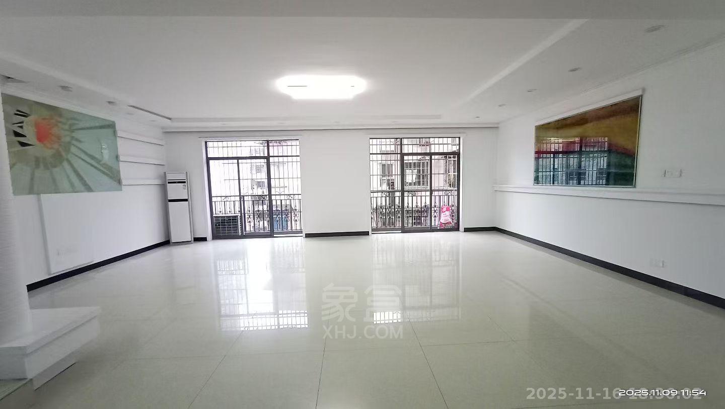 华茂商厦  4室2厅2卫    2500.0元/月