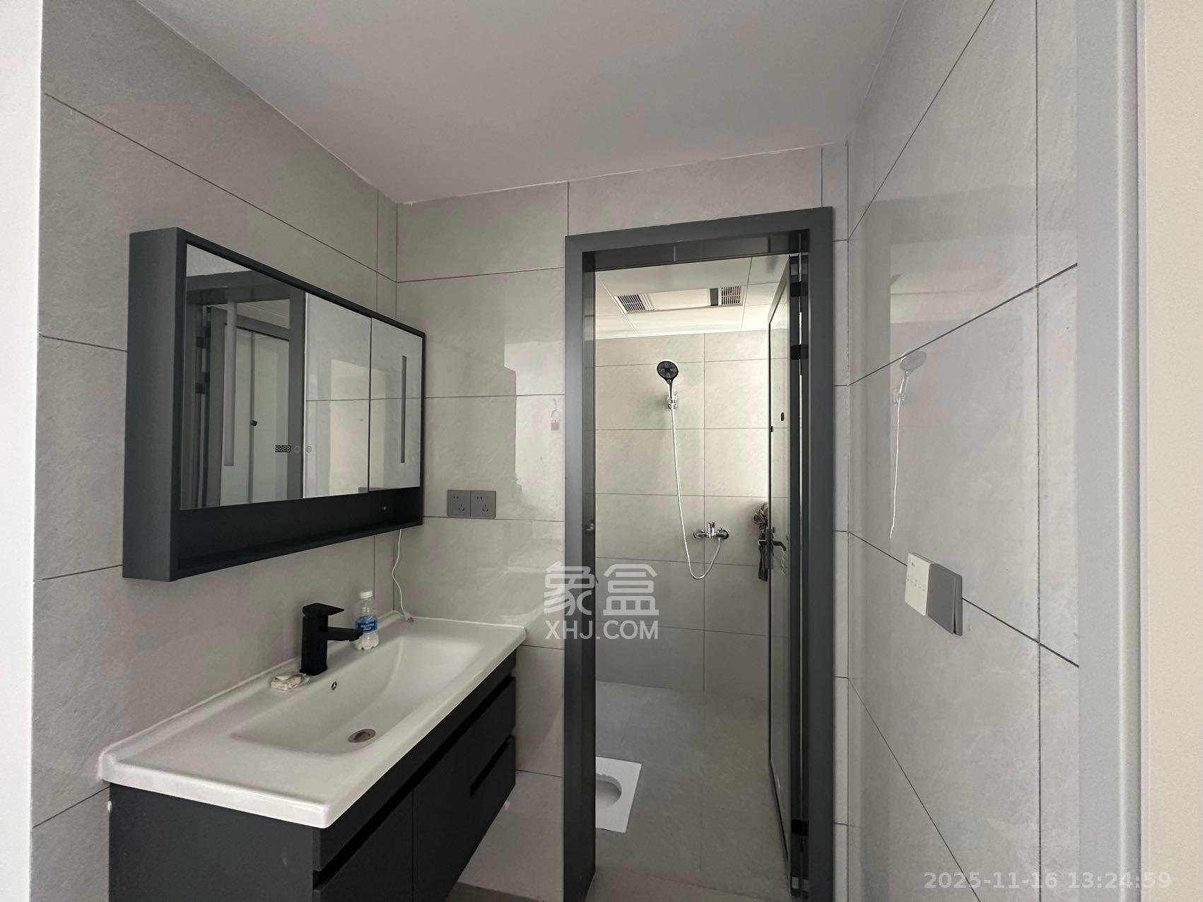 绿地海外滩二期  3室1厅1卫    2400.0元/月室内图