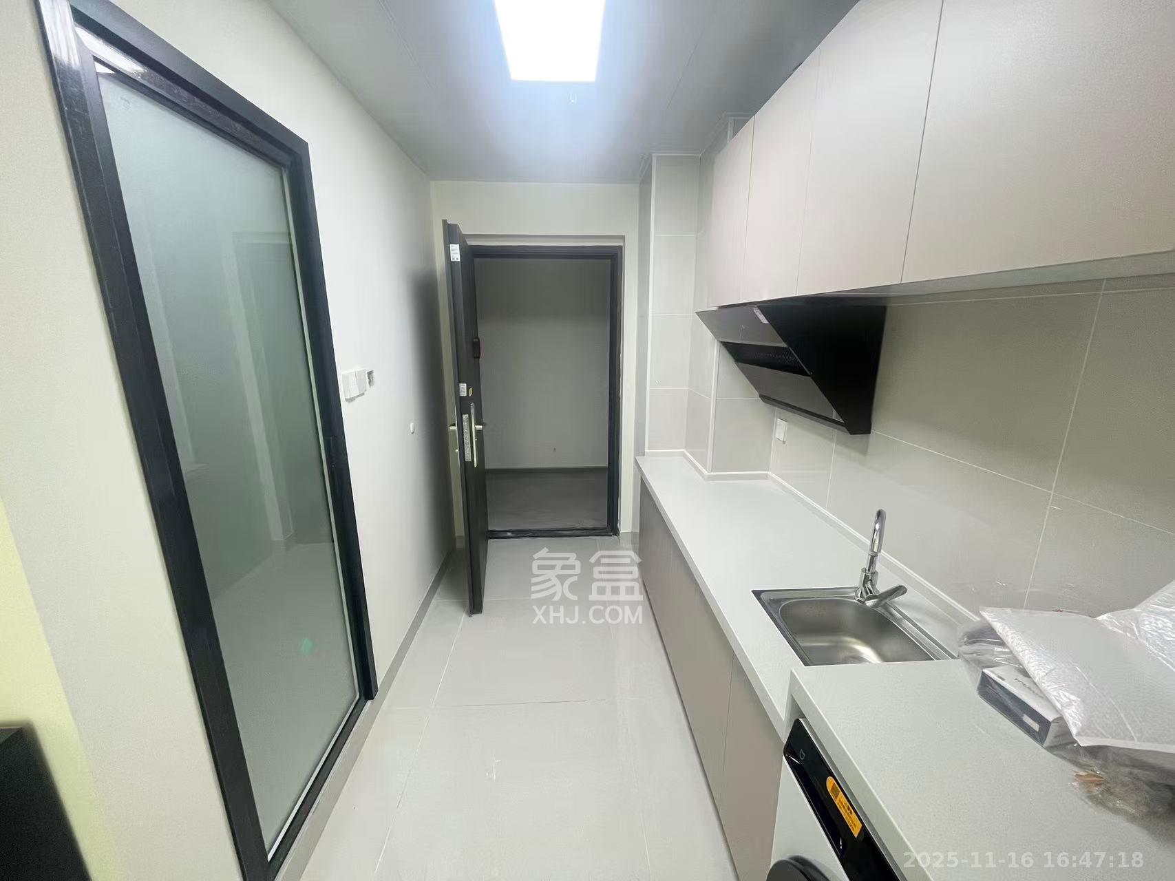 绿地商务广场  1室1厅1卫    1700.0元/月室内图