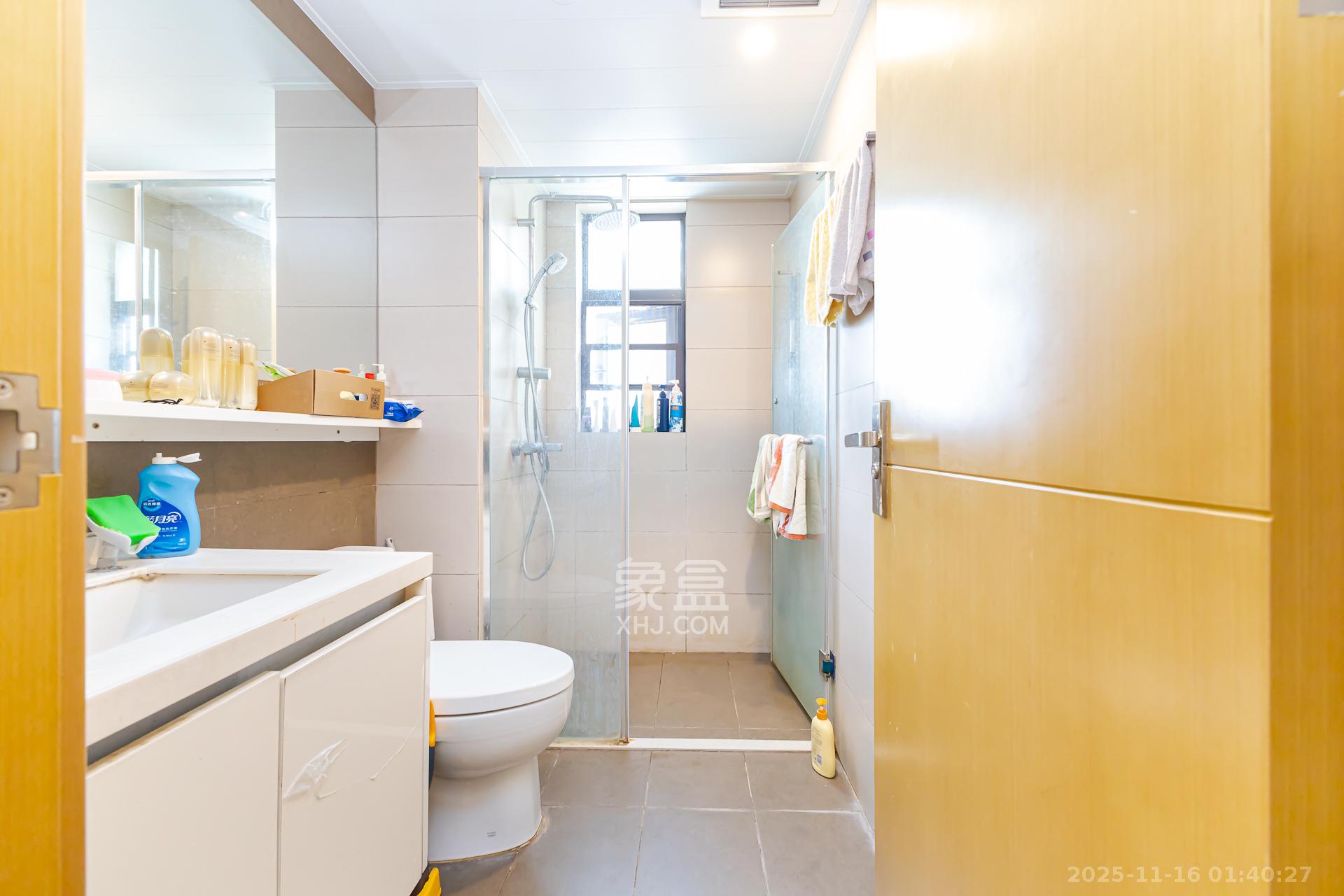 时代倾城四期 2室1厅1卫 68.0万 时代倾城四期 2室1厅1卫 68.0万卫生间