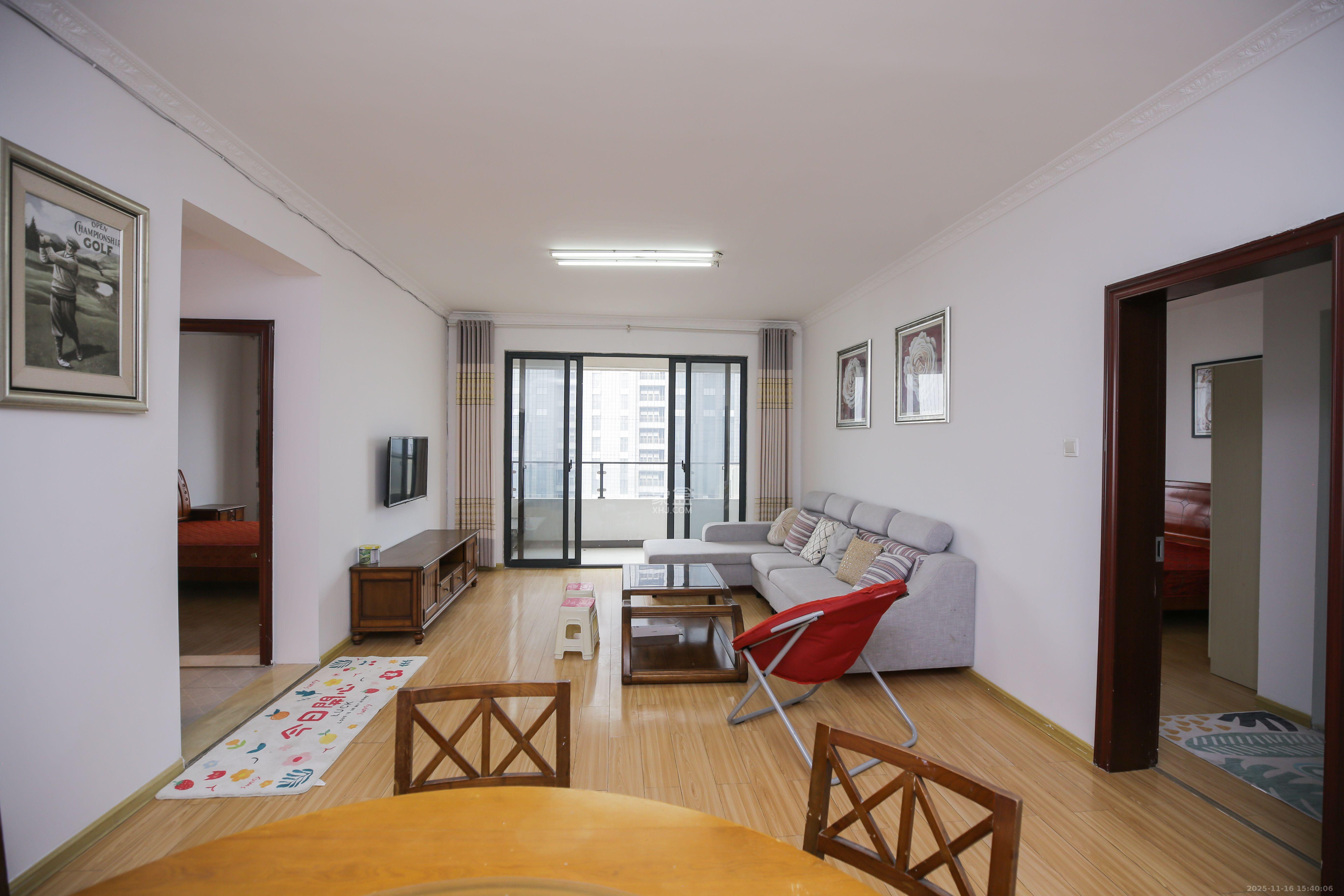 长房时代城  3室2厅2卫    2800.0元/月