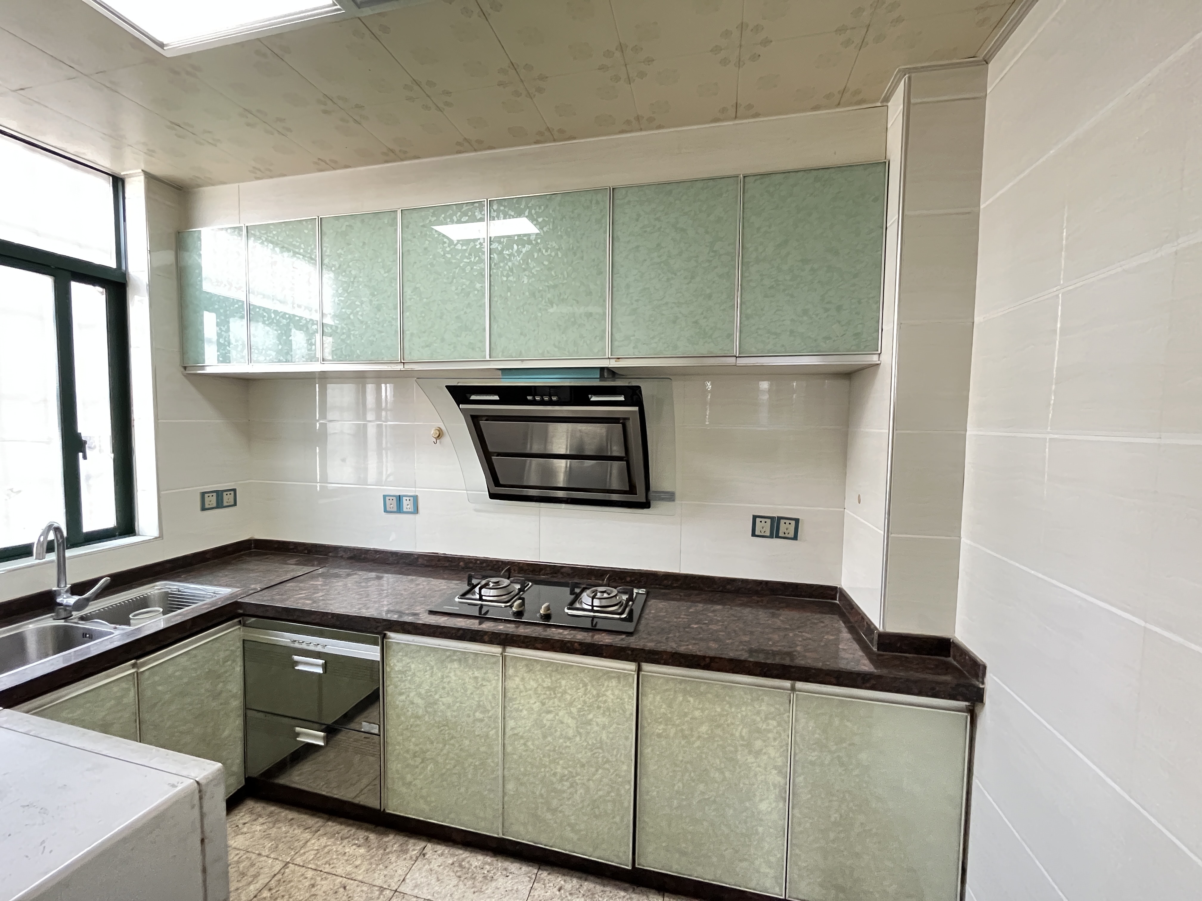 水木华庭  3室2厅2卫    55.8万客厅