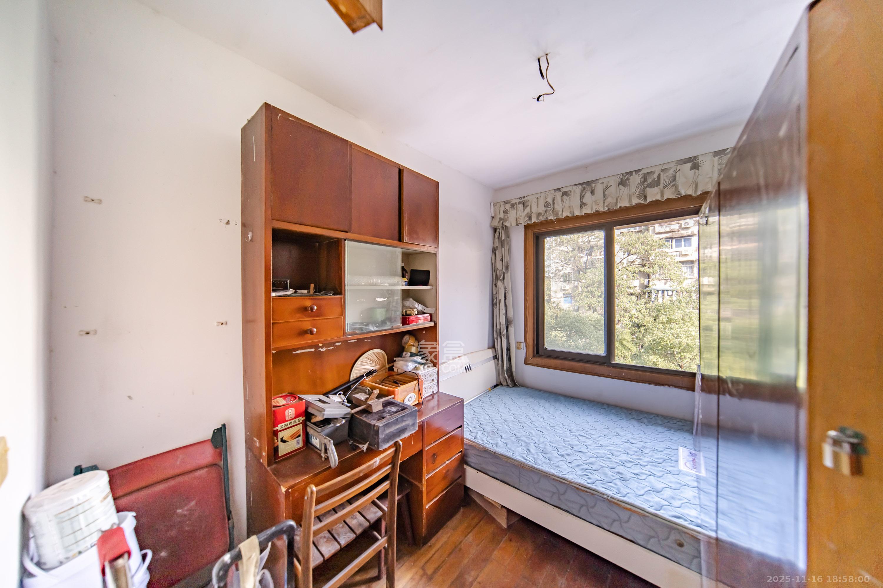 湘雅医学院(湘雅附一北院) 3室2厅1卫 50.0万 湘雅医学院(湘雅附一北院) 3室2厅1卫 50.0万卧室