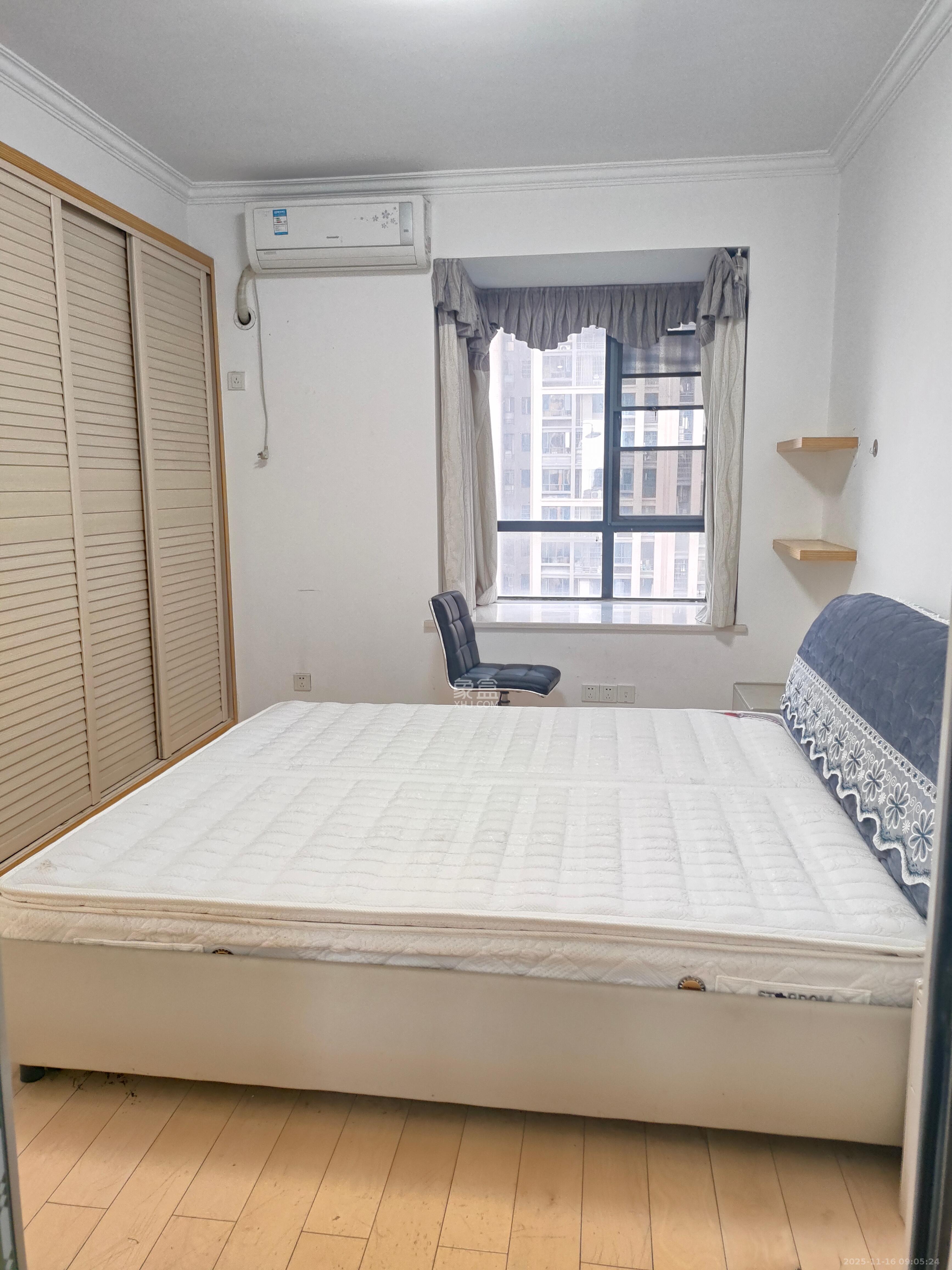 百纳广场(百纳公寓) 3室2厅1卫 3300.0元/月 百纳广场(百纳公寓) 3室2厅1卫 3300.0元/月室内图