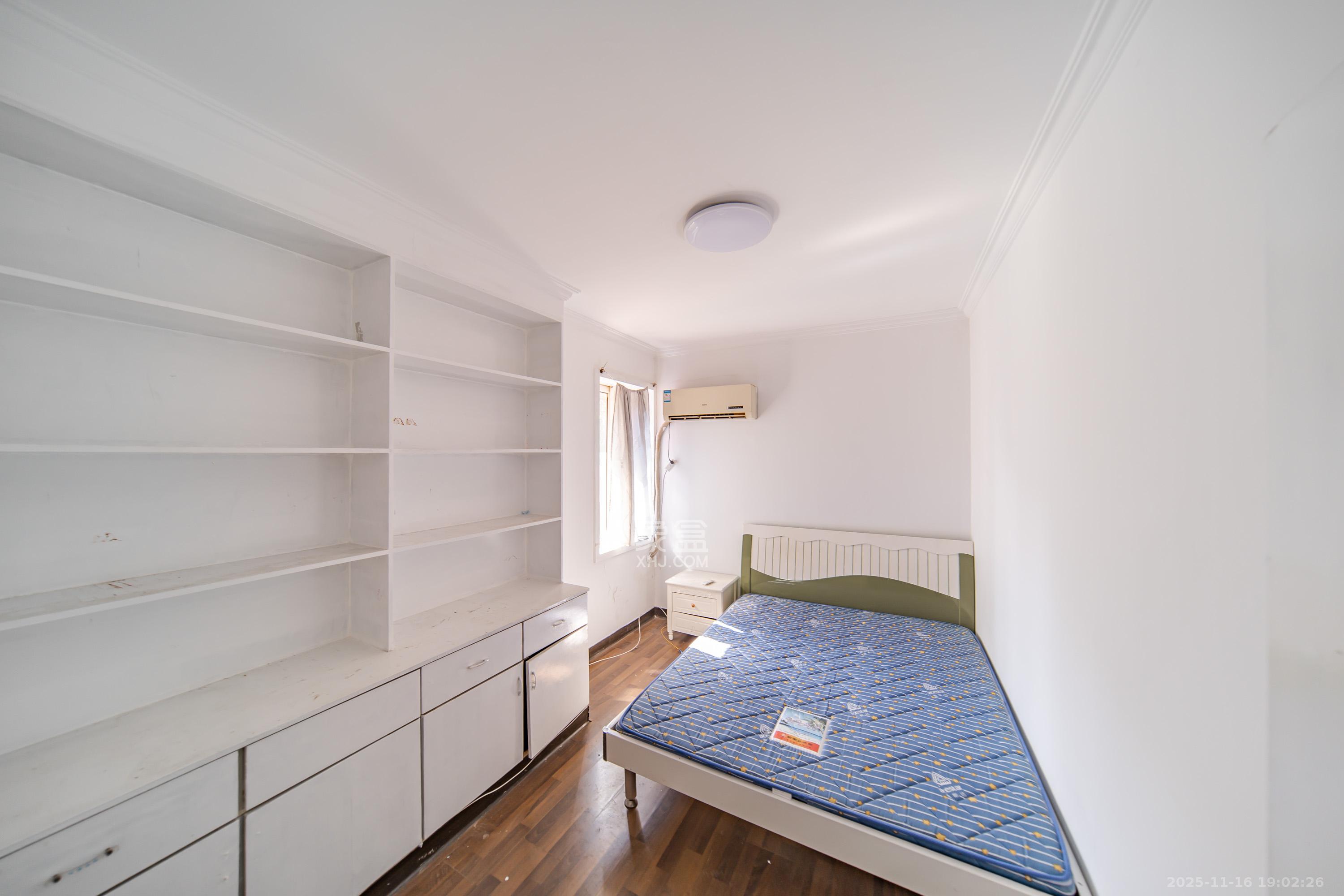 四方小区  3室2厅2卫    70.0万卧室