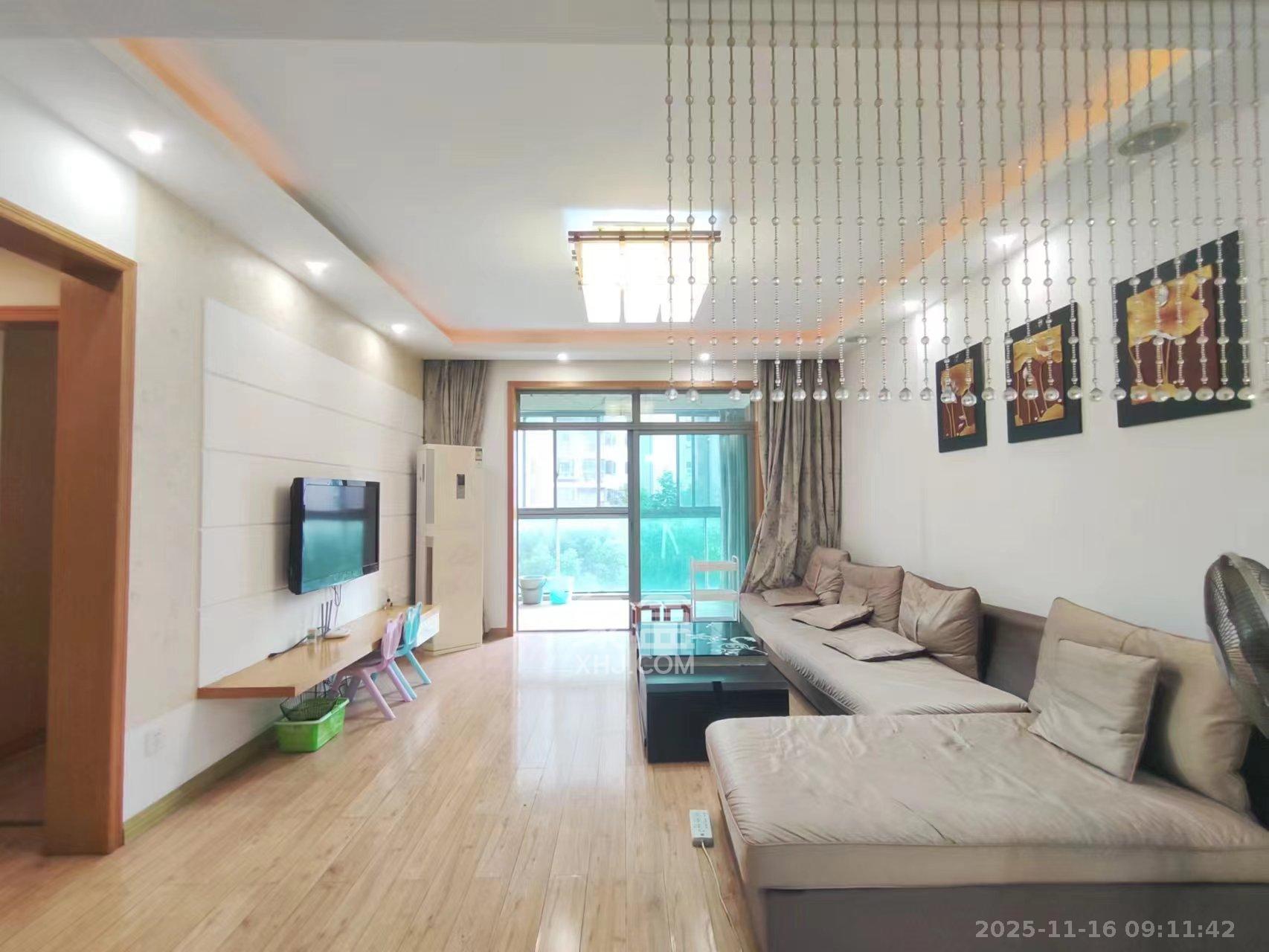 新城新世界一二三期  2室2厅1卫    2500.0元/月室内图1