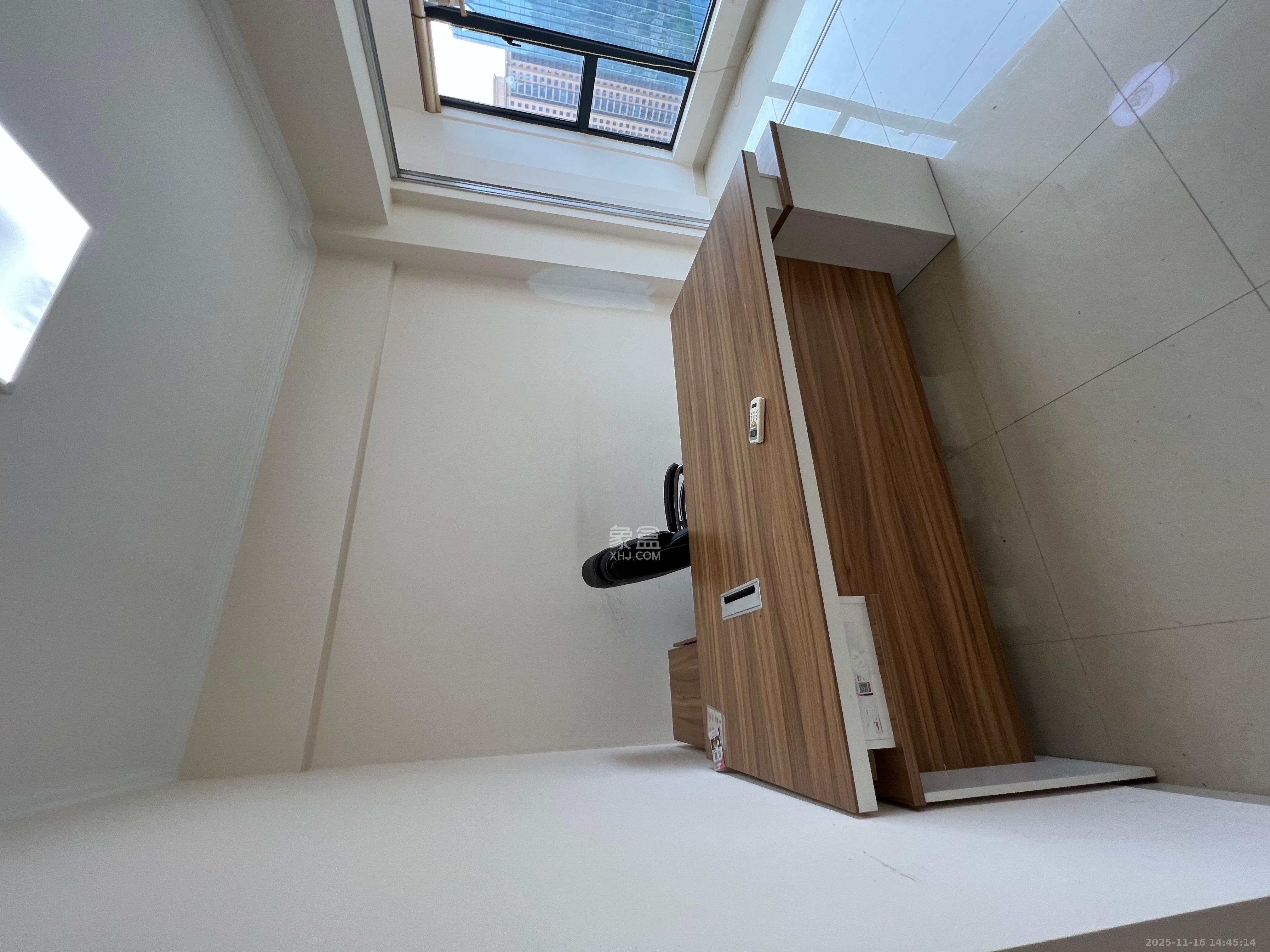 东城港   100.0㎡      5000.0元/月