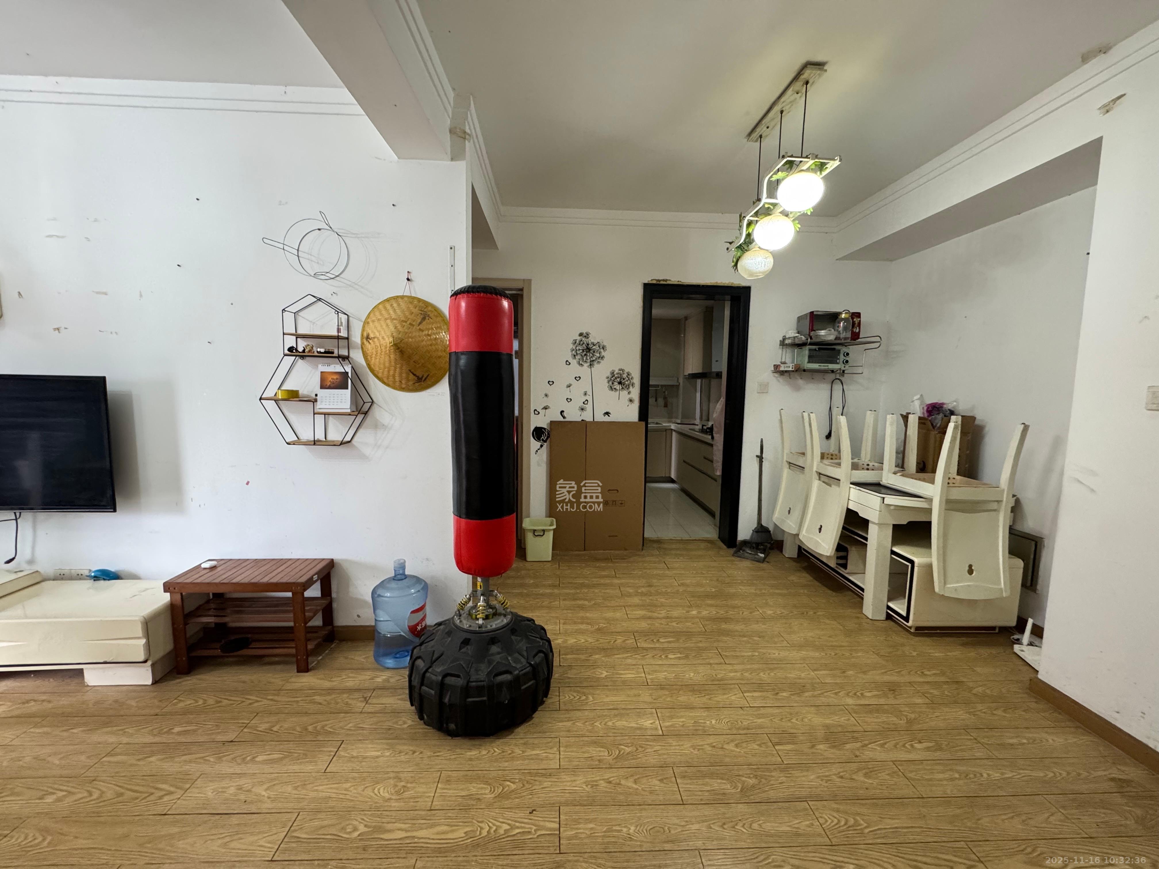 新城国际花都 2室2厅1卫 1500.0元/月 新城国际花都 2室2厅1卫 1500.0元/月室内图