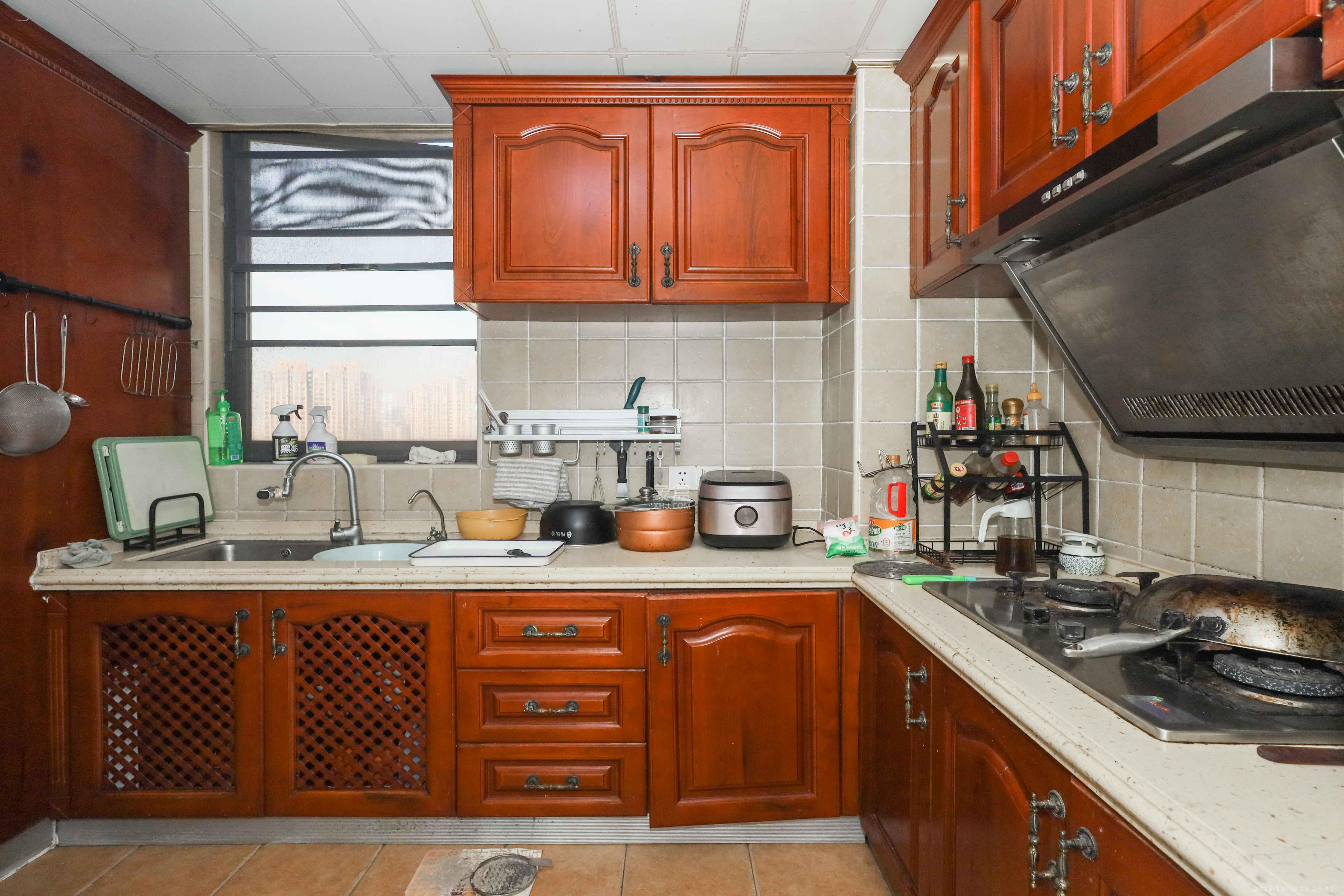 保利麓谷林语C区 4室2厅1卫 120.0万 保利麓谷林语C区 4室2厅1卫 120.0万厨房