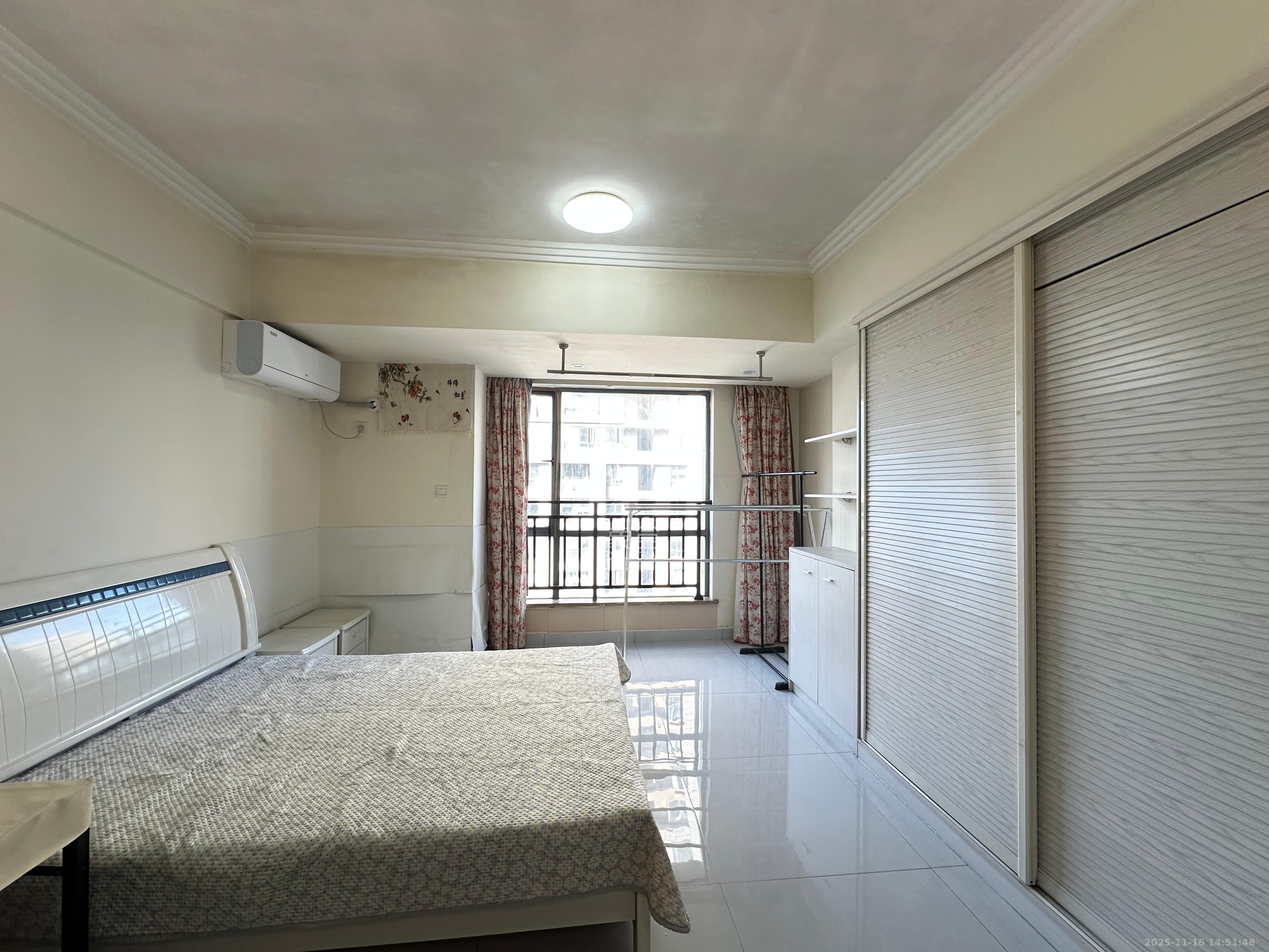 西子一间  1室1厅1卫    1600.0元/月室内图