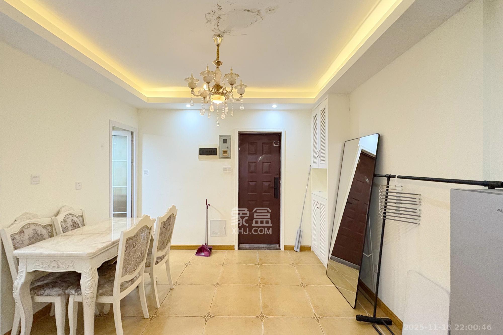 铂宫  2室2厅2卫    120.0万客厅