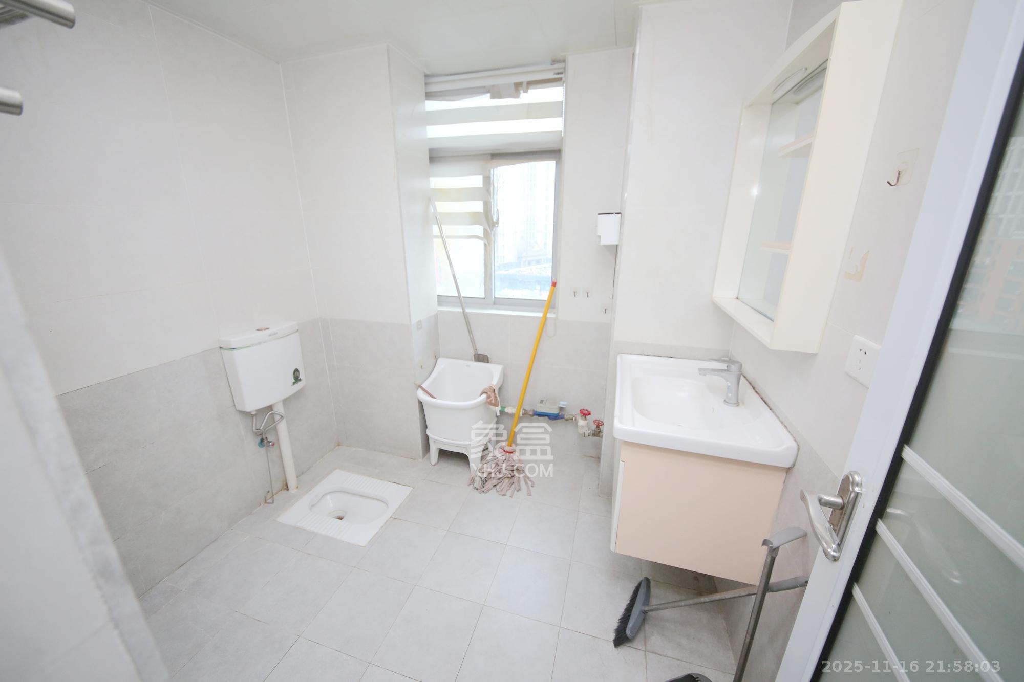 五一中央领御  2室2厅1卫    75.0万卫生间