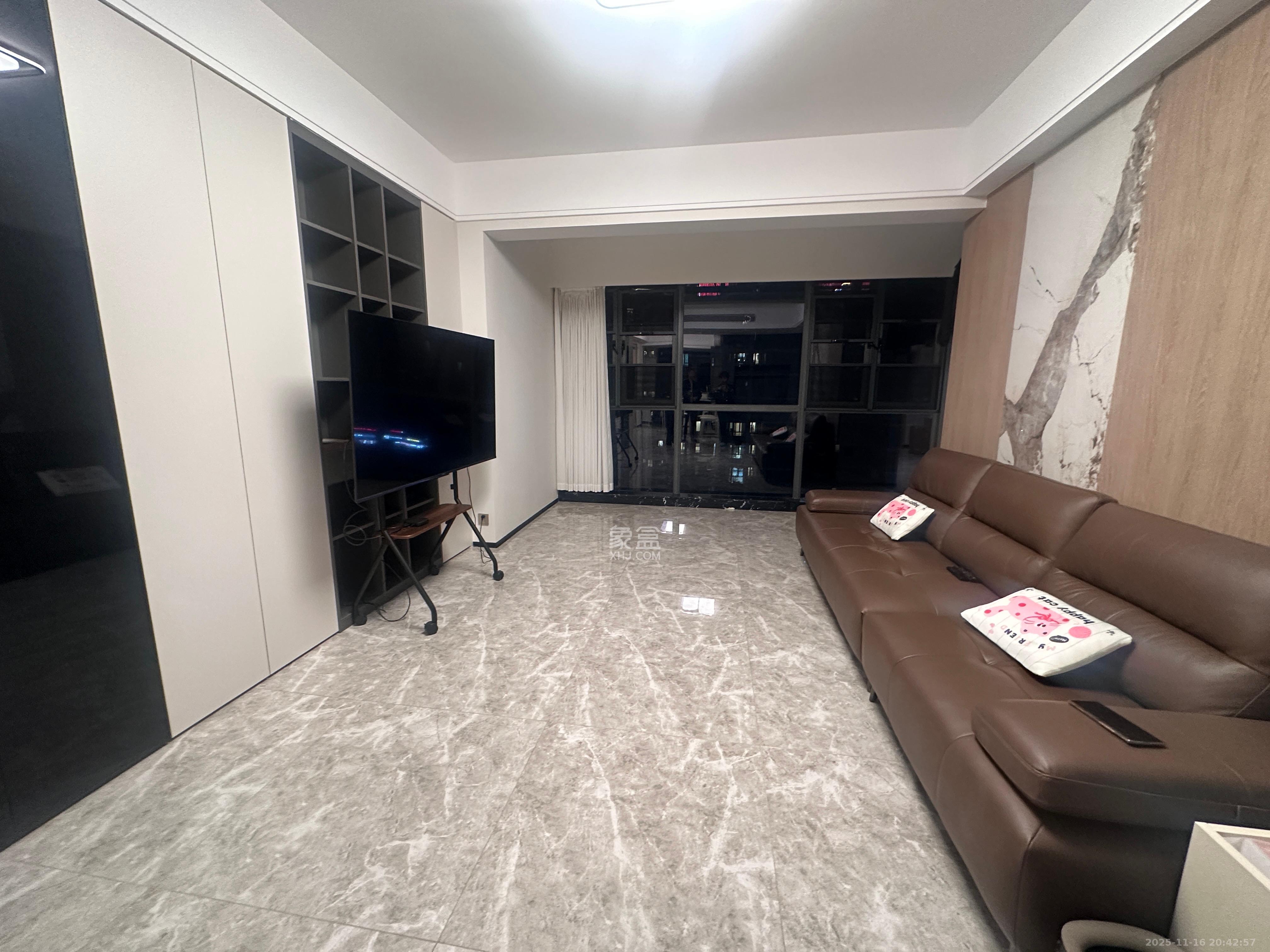 复地滨江金融中心  4室2厅2卫    6000.0元/月室内图