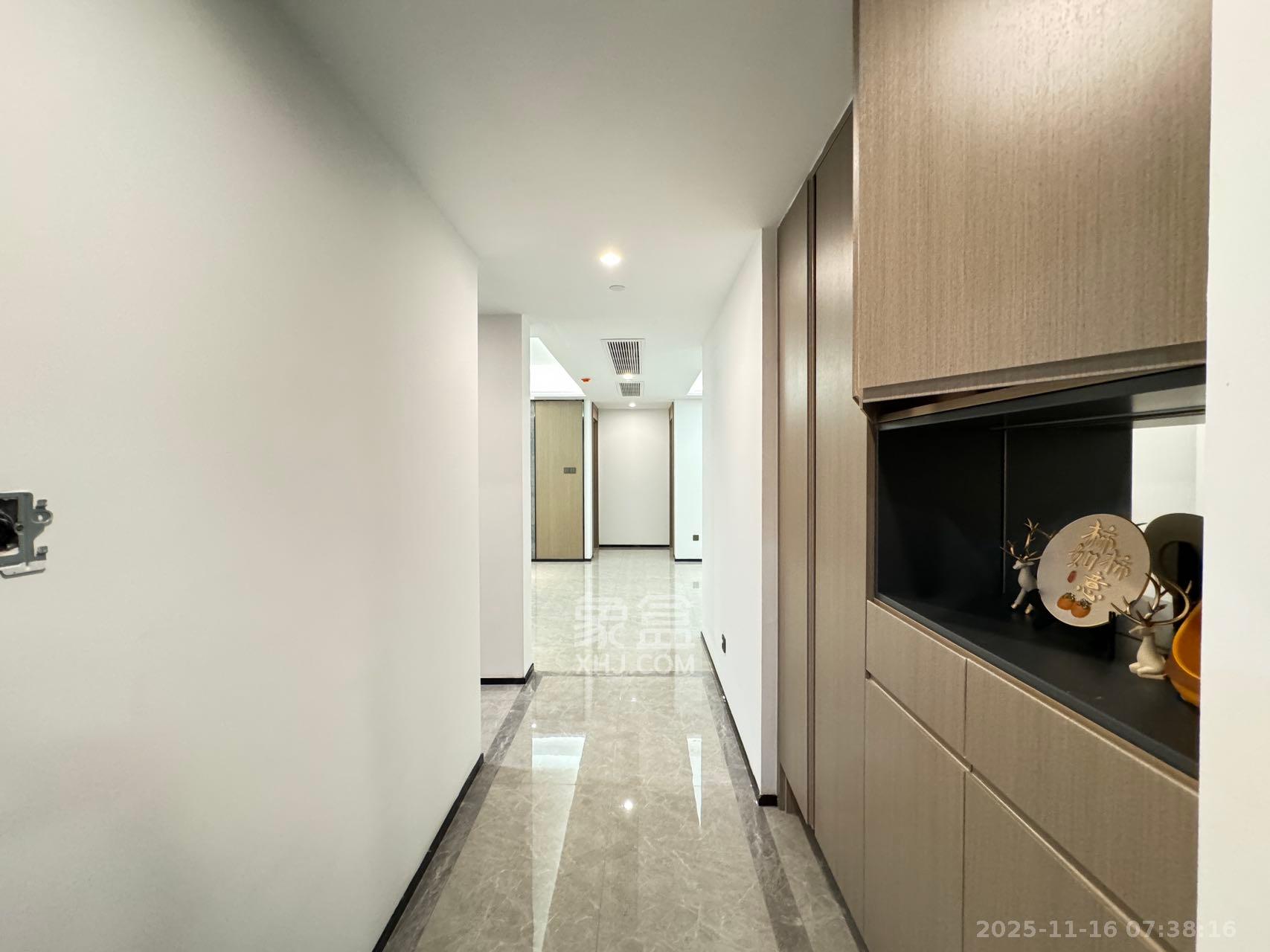 长房星城天地  4室2厅2卫    5500.0元/月室内图