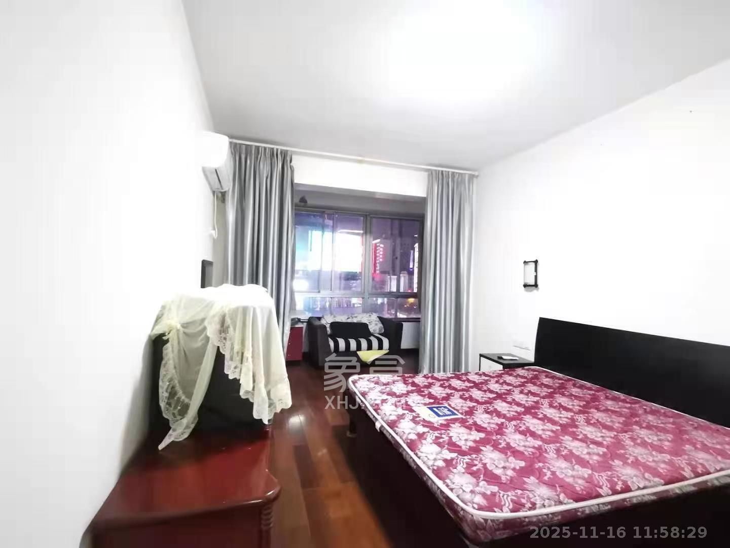 省建苑小区  4室2厅2卫    3500.0元/月室内图